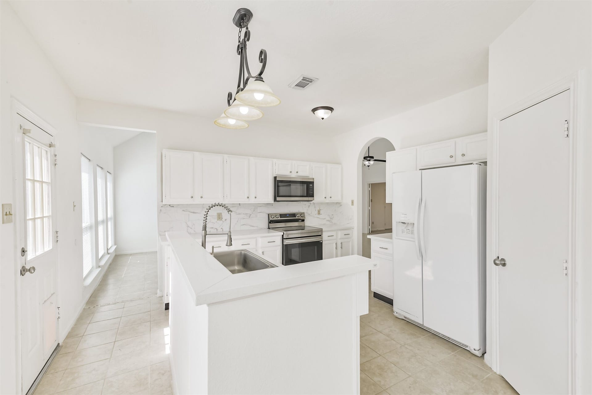 17527 Glenwolf Drive, Houston, TX 77084 Plenty of Natural Lighting