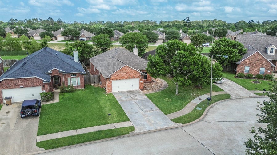 Property photo for 4055 Bentwood Drive, Dickinson, TX