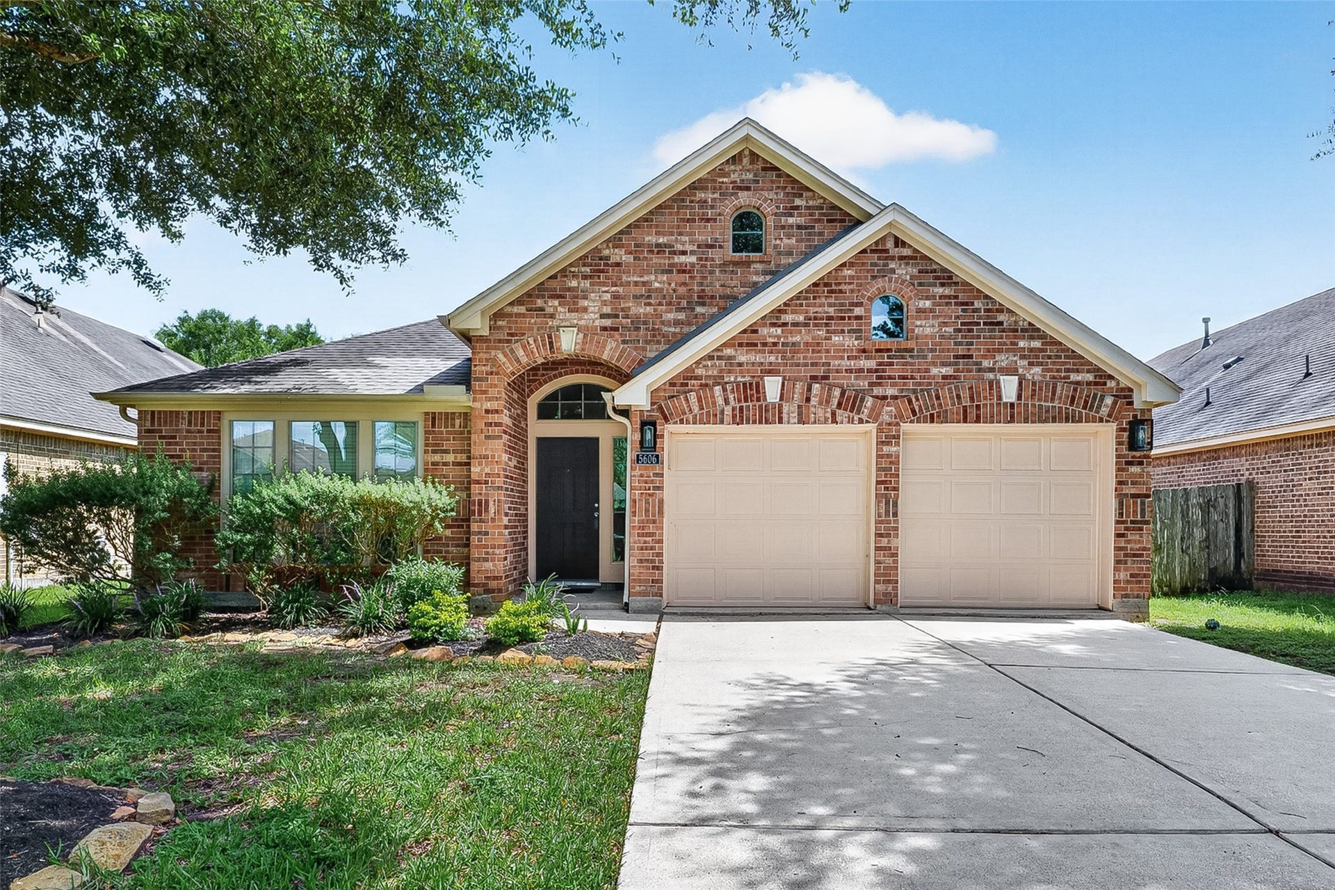 5606 Walnut Glen Lane, Rosenberg, TX 77471 5606 Walnut Glen Lane, Rosenberg, TX 77471