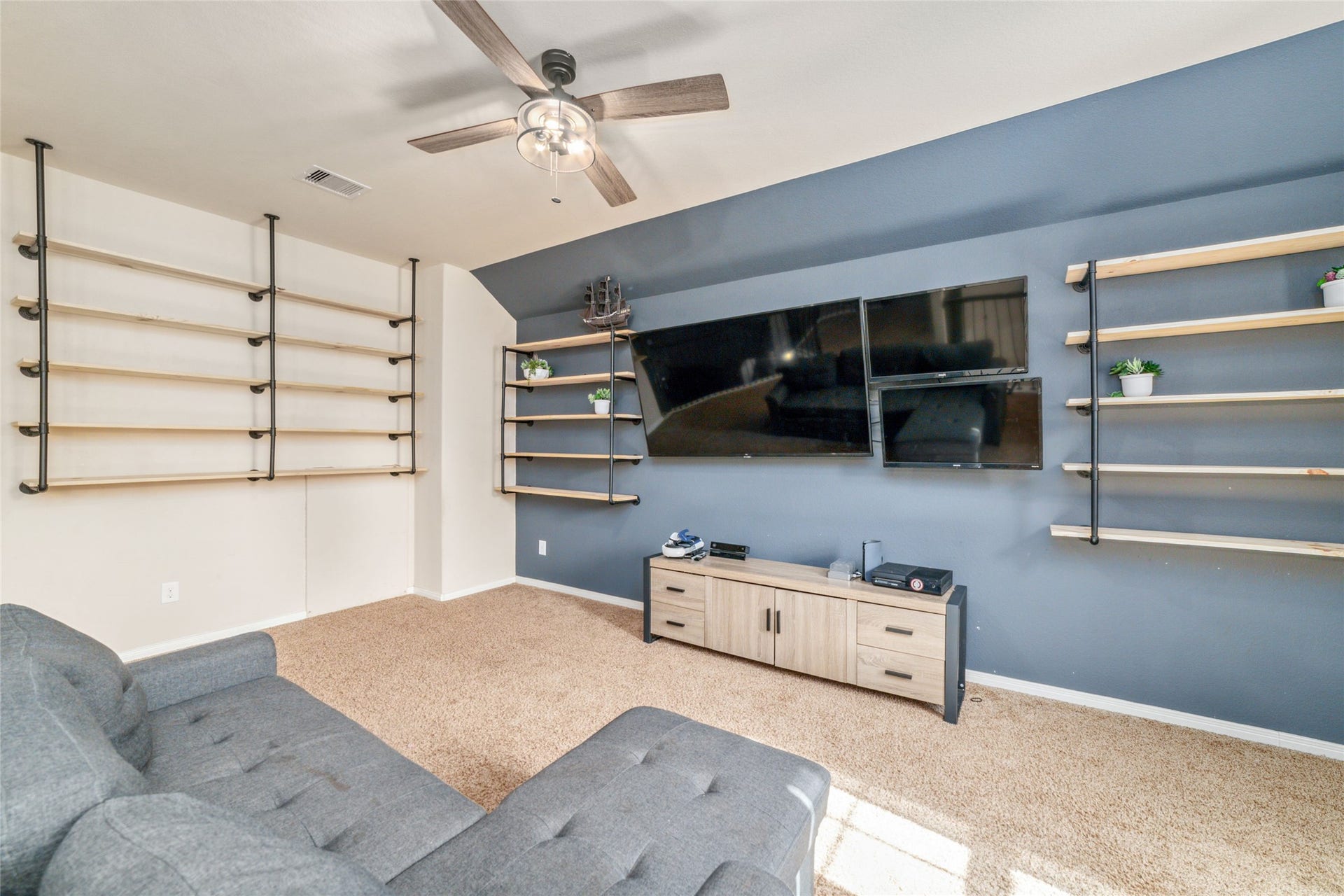 9239 Silver Back Trail, Conroe, TX 77303 9239 Silver Back Trail, Conroe, TX 77303