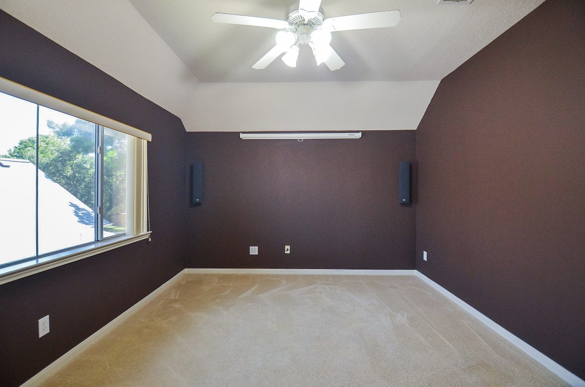 4746 Autumn Orchard Lane, Katy, TX 77494 Transform this versatile space into the ultimate media or game room, perfect for relaxation and entertainment.