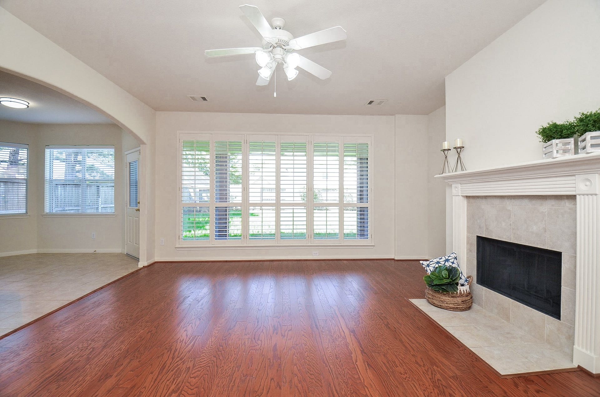 4746 Autumn Orchard Lane, Katy, TX 77494 Abundant sunlight fills this inviting family room, highlighting elegant wood flooring and offering seamless access to the kitchen.