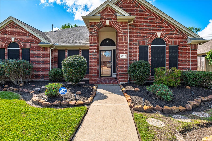 Property photo for 3522 Pine Chase Drive, Pearland, TX