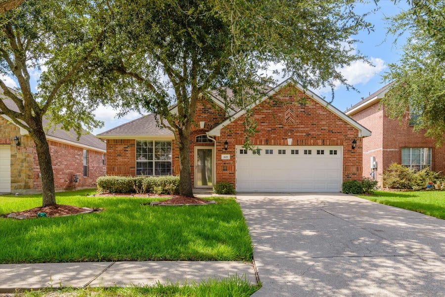 Property photo for 625 Laurelmist Lane, La Marque, TX
