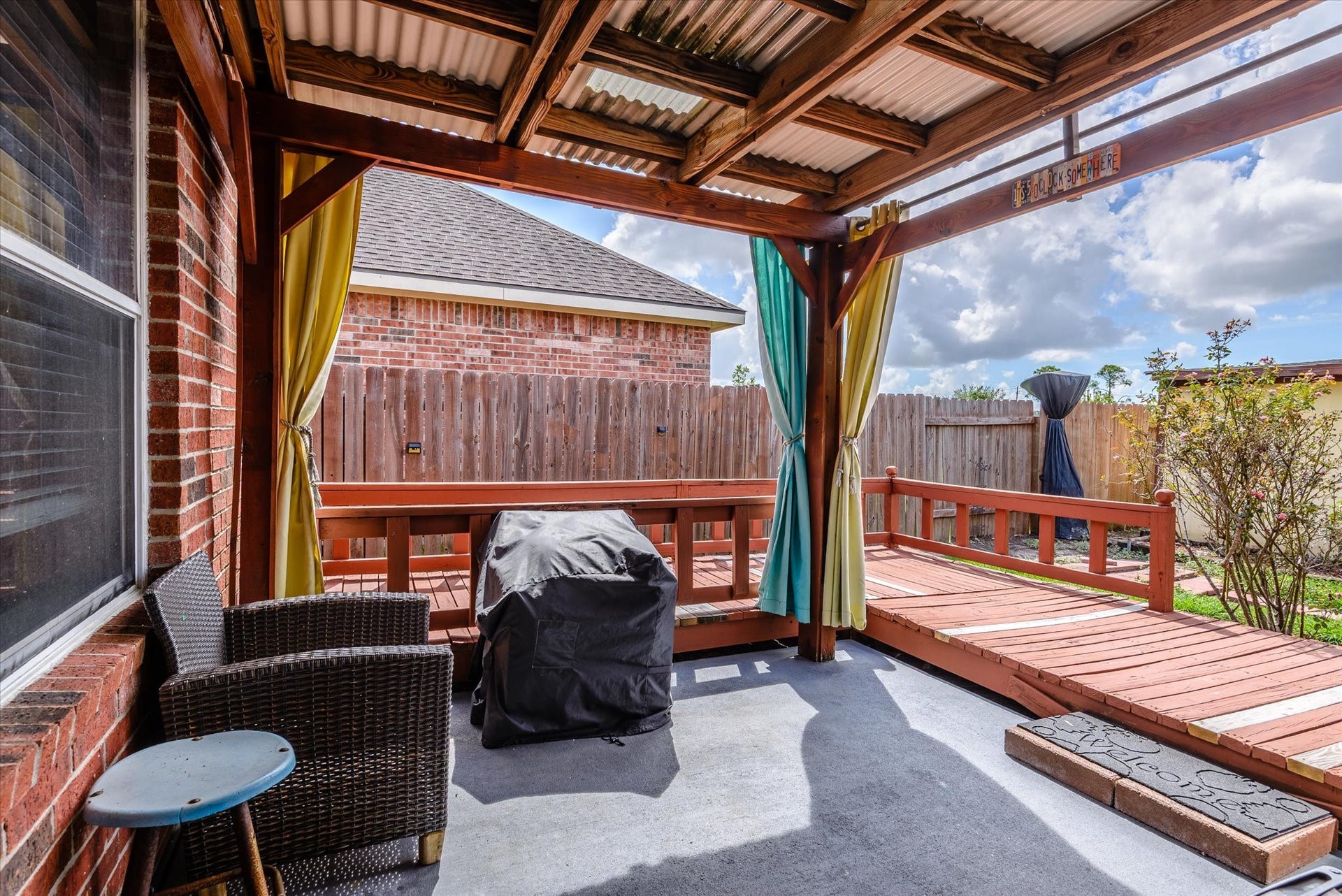 625 Laurelmist Lane, La Marque, TX 77568 Back cover patio
