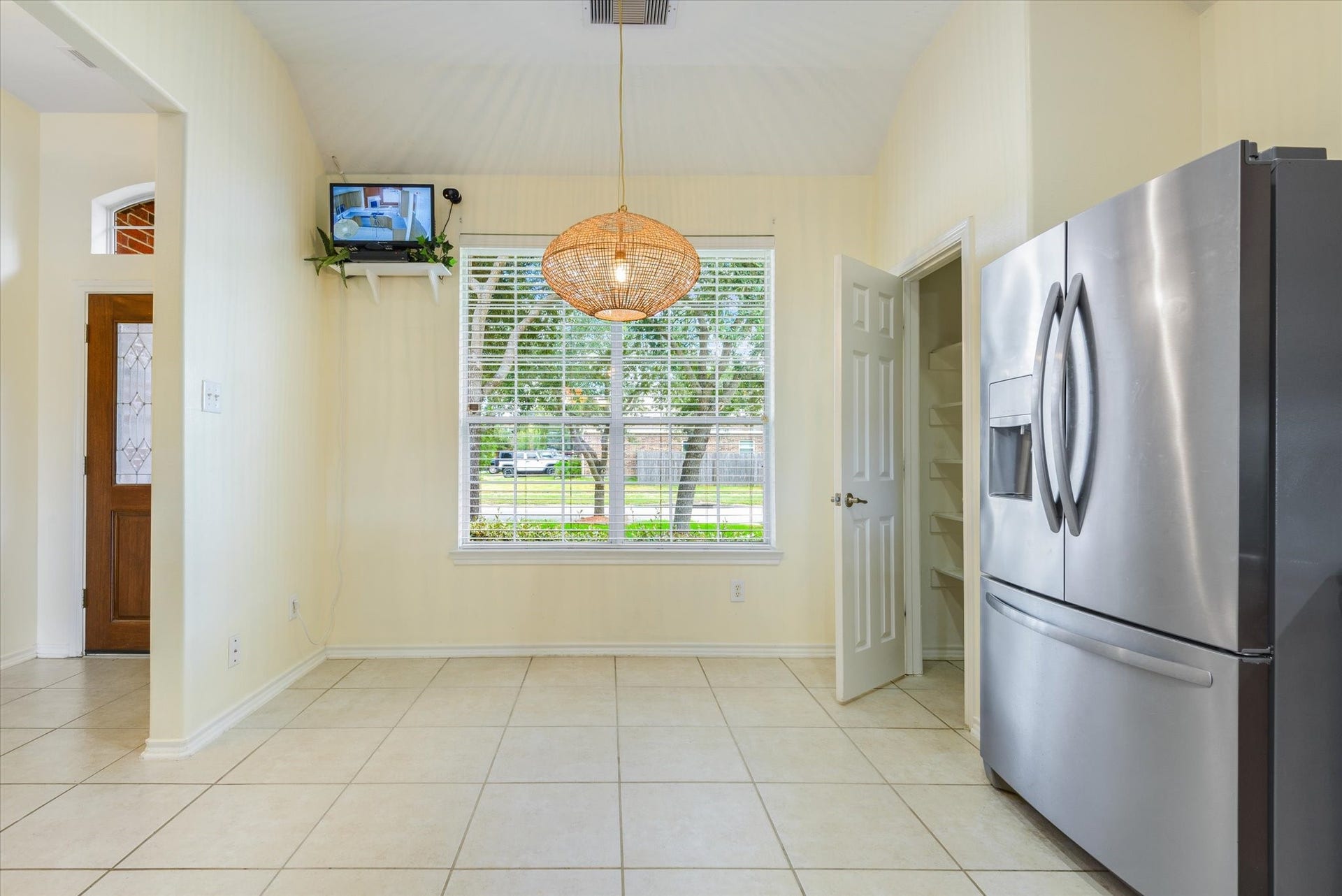 625 Laurelmist Lane, La Marque, TX 77568 Kitchen window looking out to street
