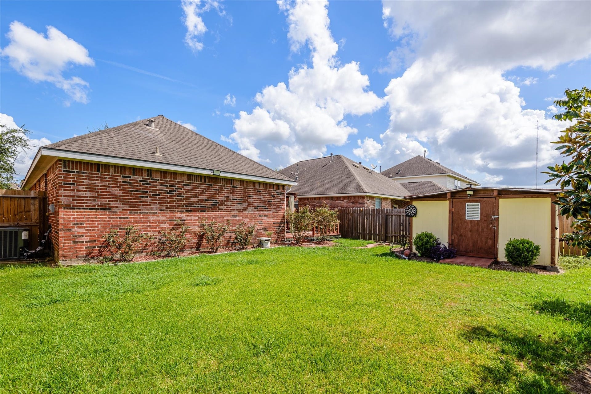 625 Laurelmist Lane, La Marque, TX 77568 Rear of house