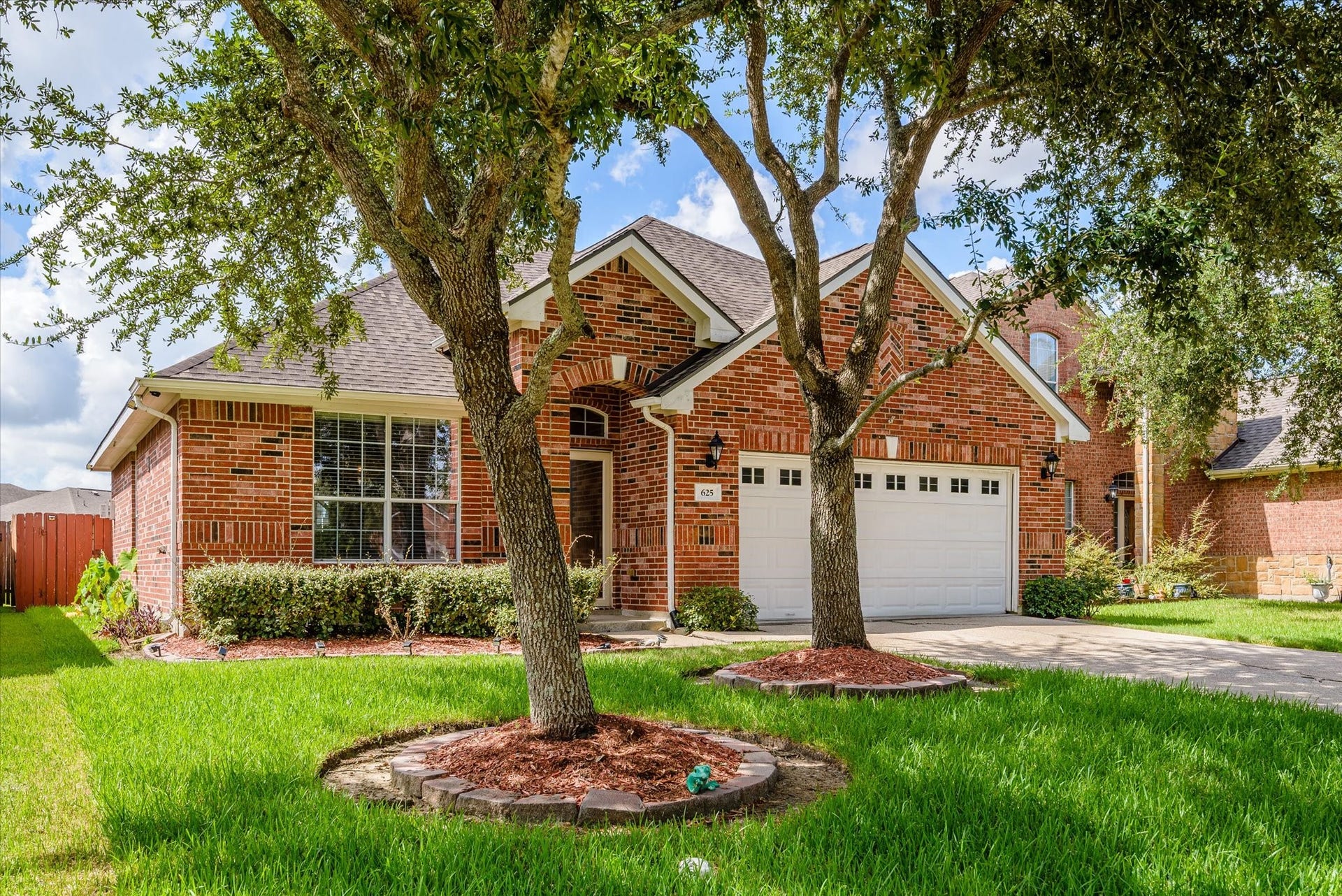 625 Laurelmist Lane, La Marque, TX 77568 Side angle front