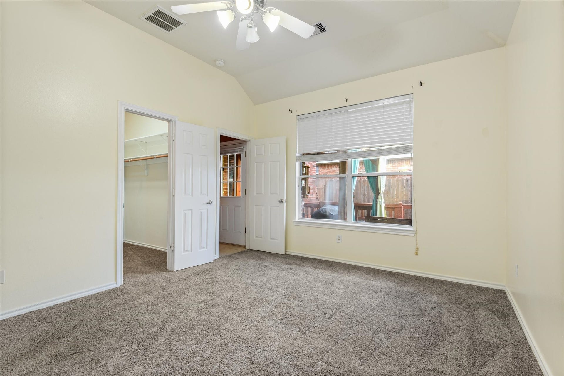 625 Laurelmist Lane, La Marque, TX 77568 Bedroom 2 new carpet
