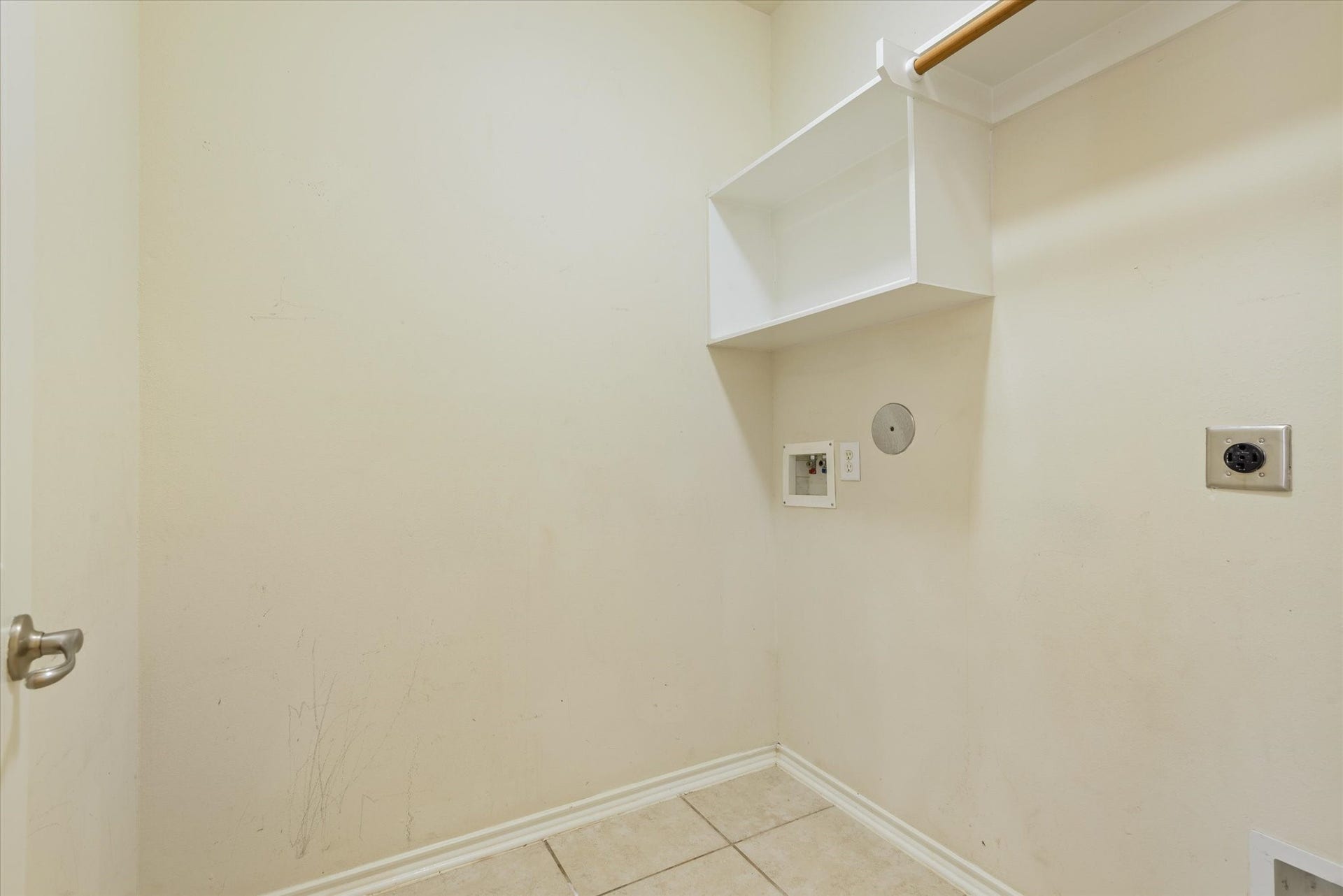 625 Laurelmist Lane, La Marque, TX 77568 Laundry room