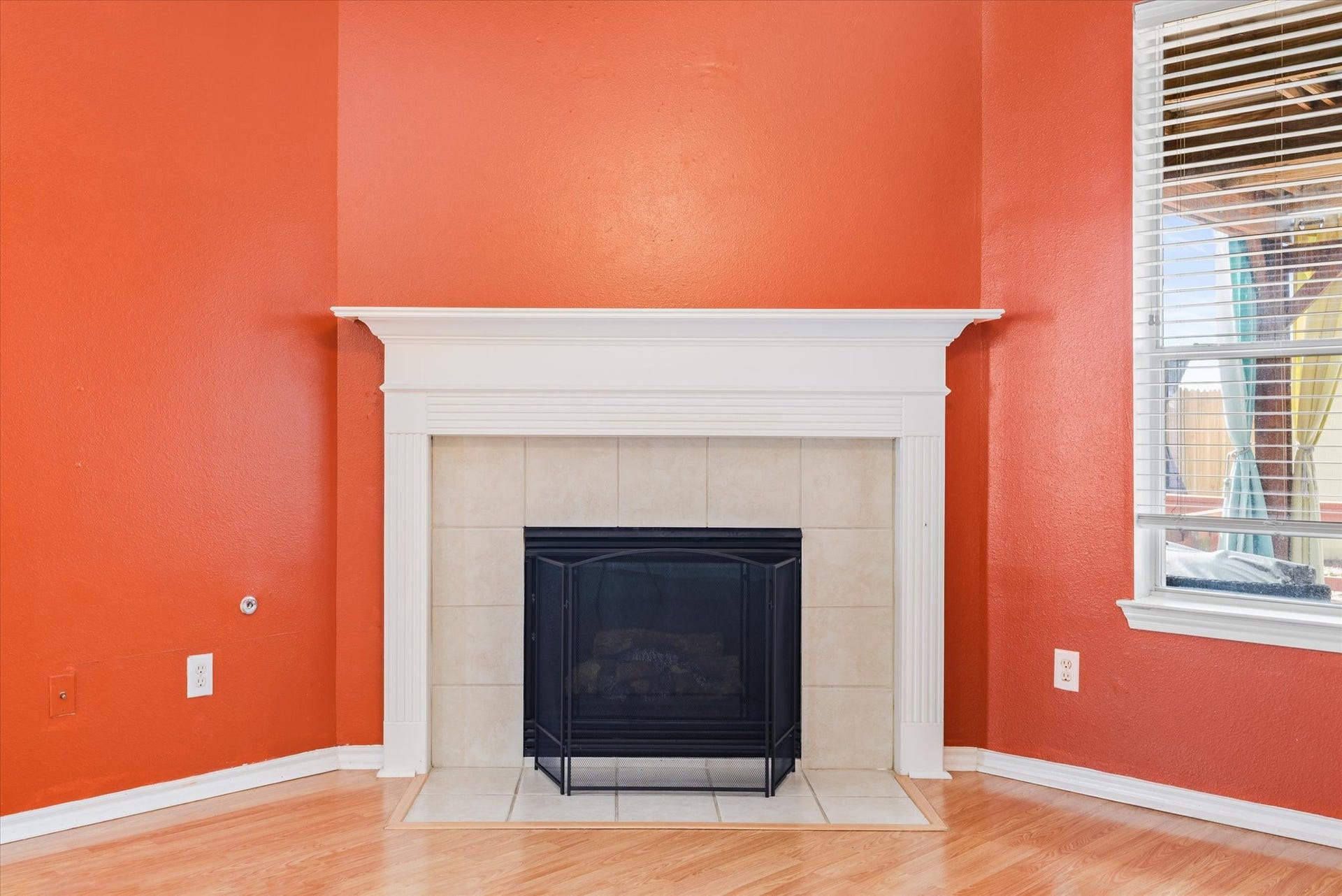 625 Laurelmist Lane, La Marque, TX 77568 Close up fireplace