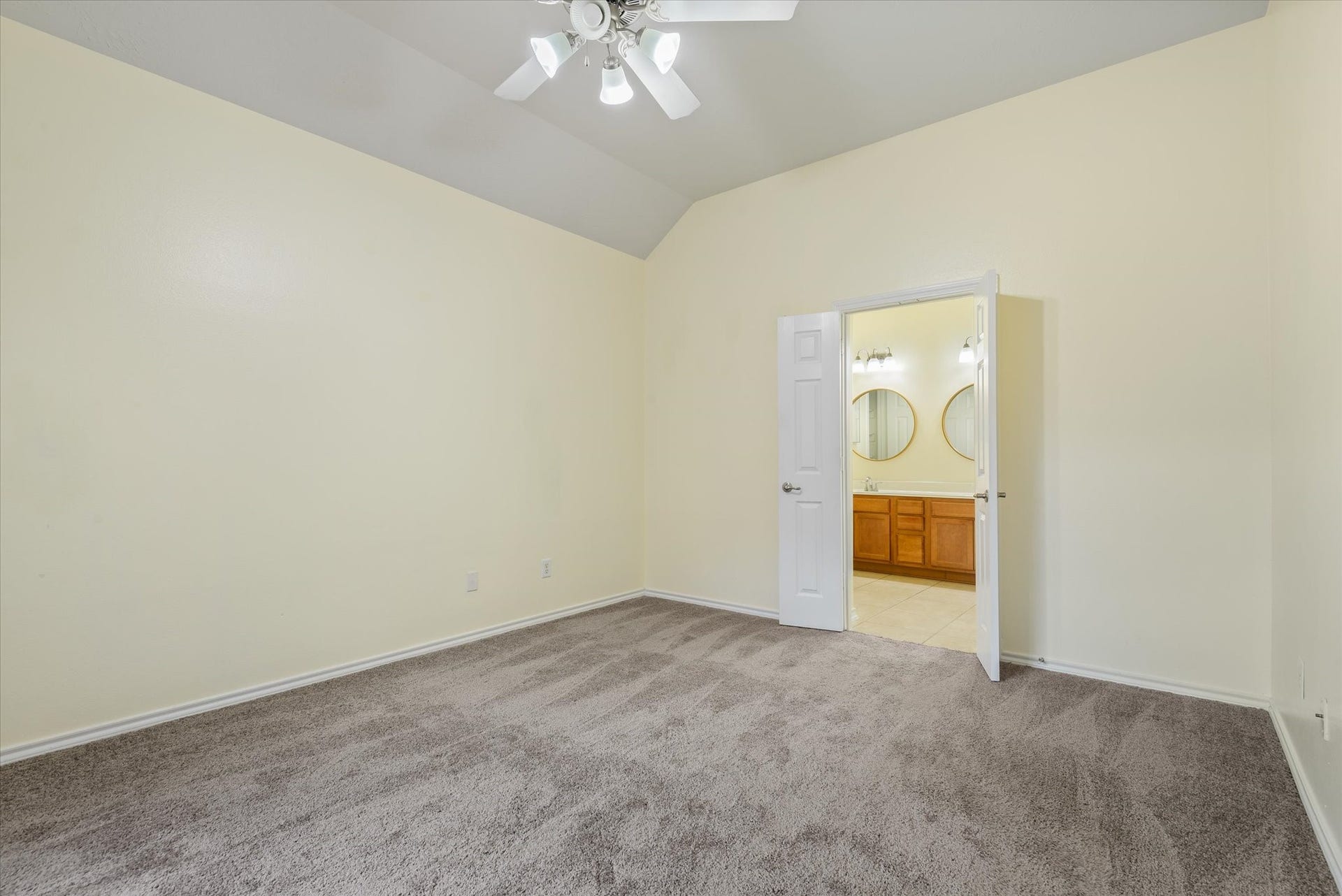 625 Laurelmist Lane, La Marque, TX 77568 Bedroom new carpet