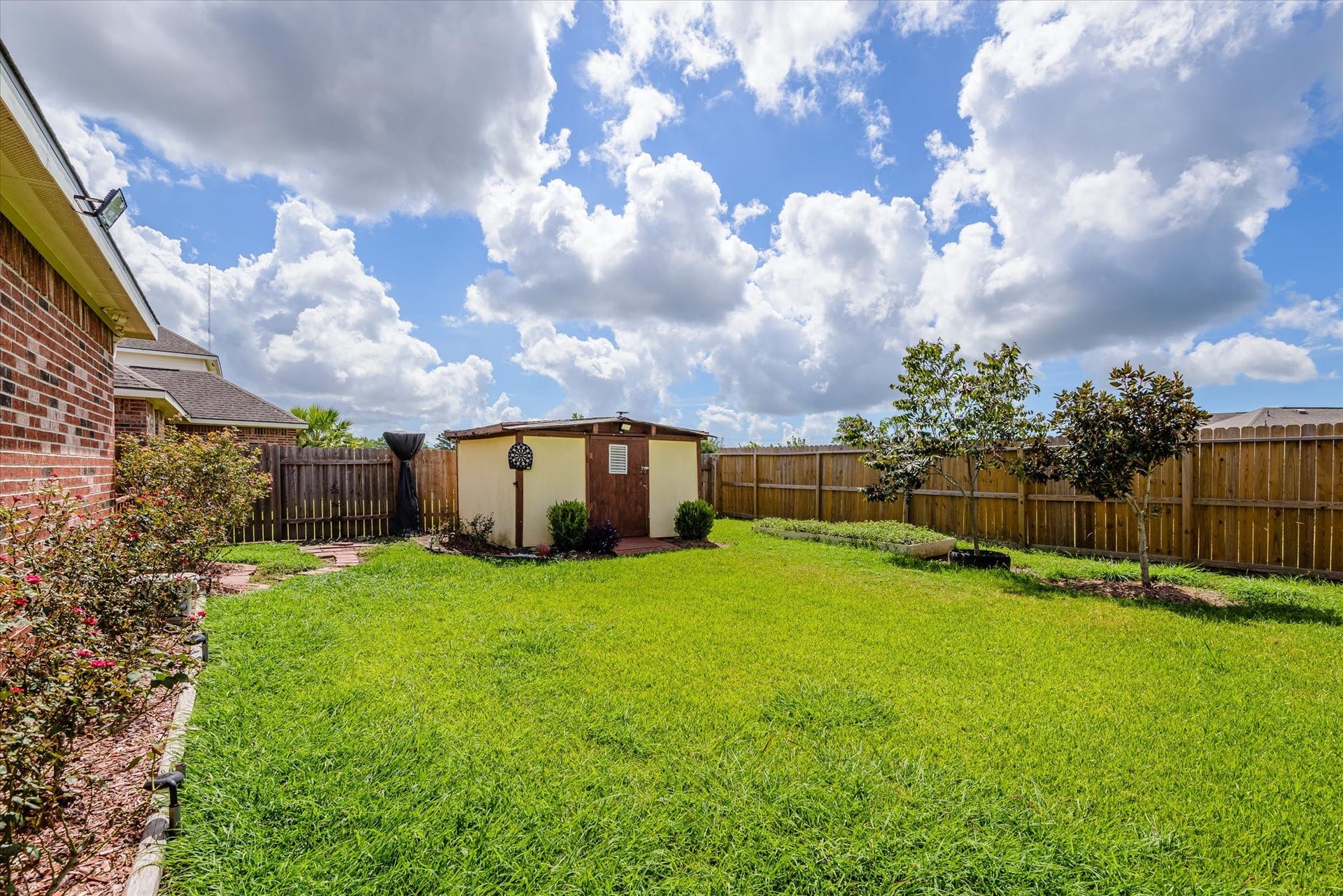 625 Laurelmist Lane, La Marque, TX 77568 Large back yard