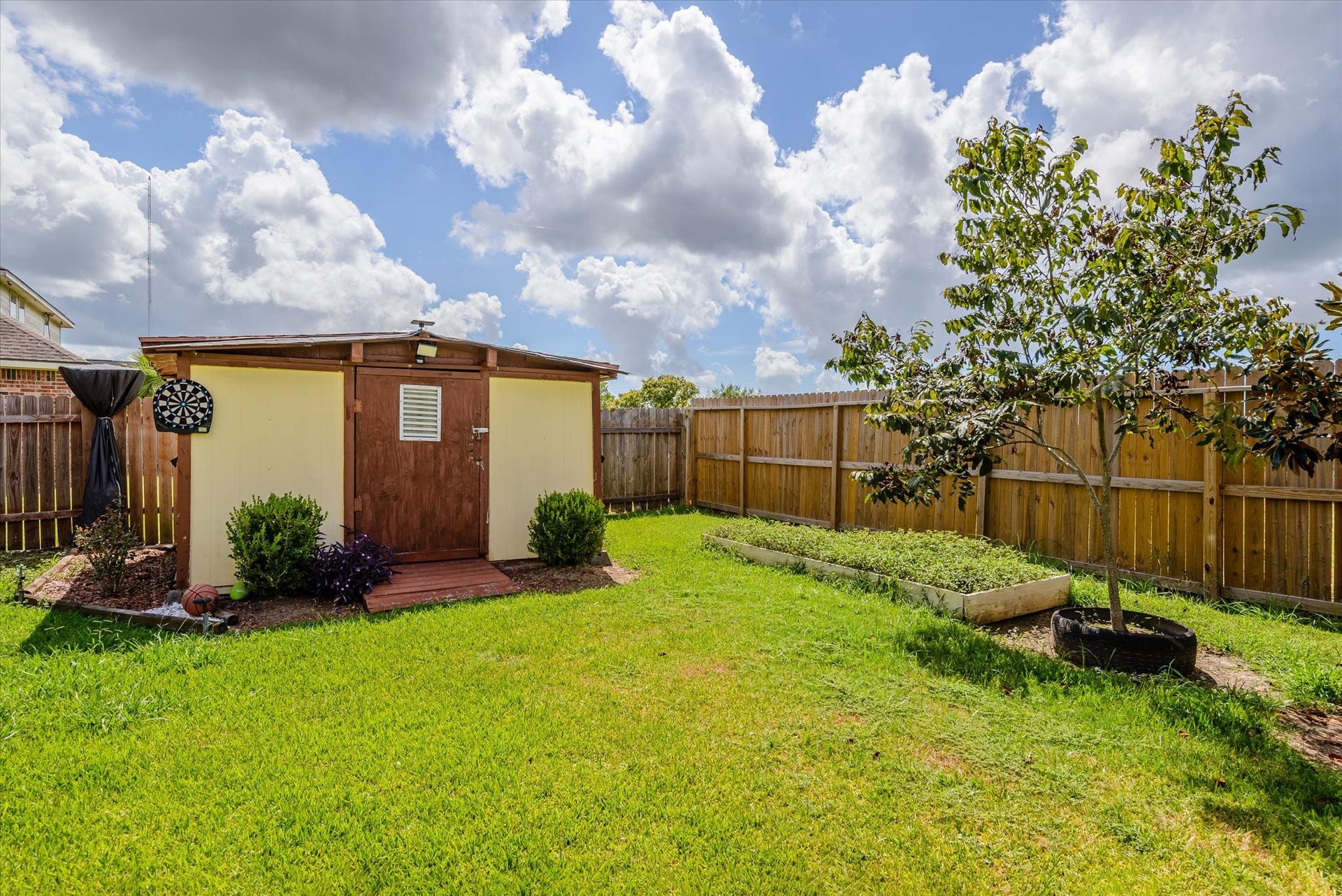 625 Laurelmist Lane, La Marque, TX 77568 Storage building