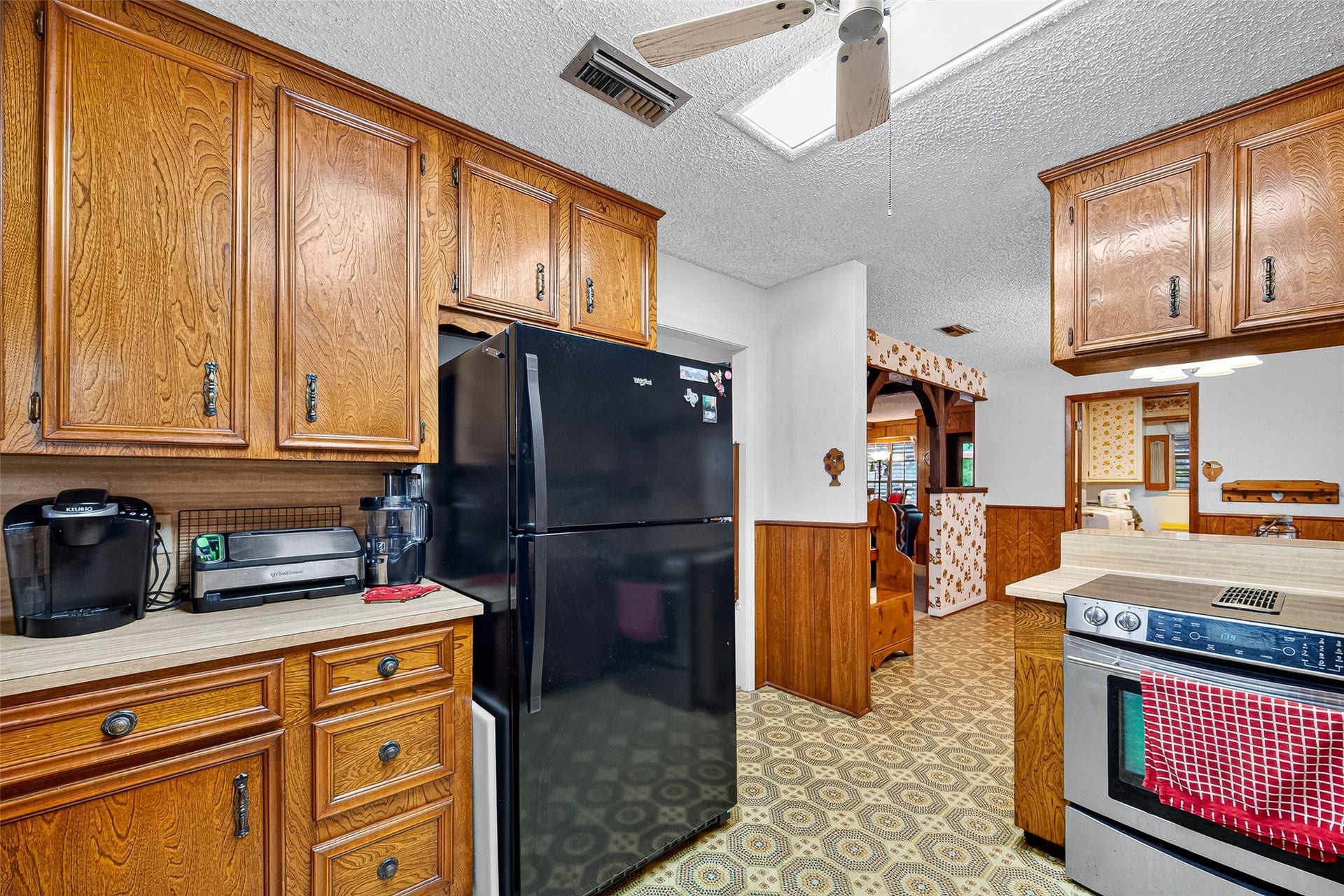 12021 7th 1/2 Street, Santa Fe, TX 77510 Inner Kitchen View