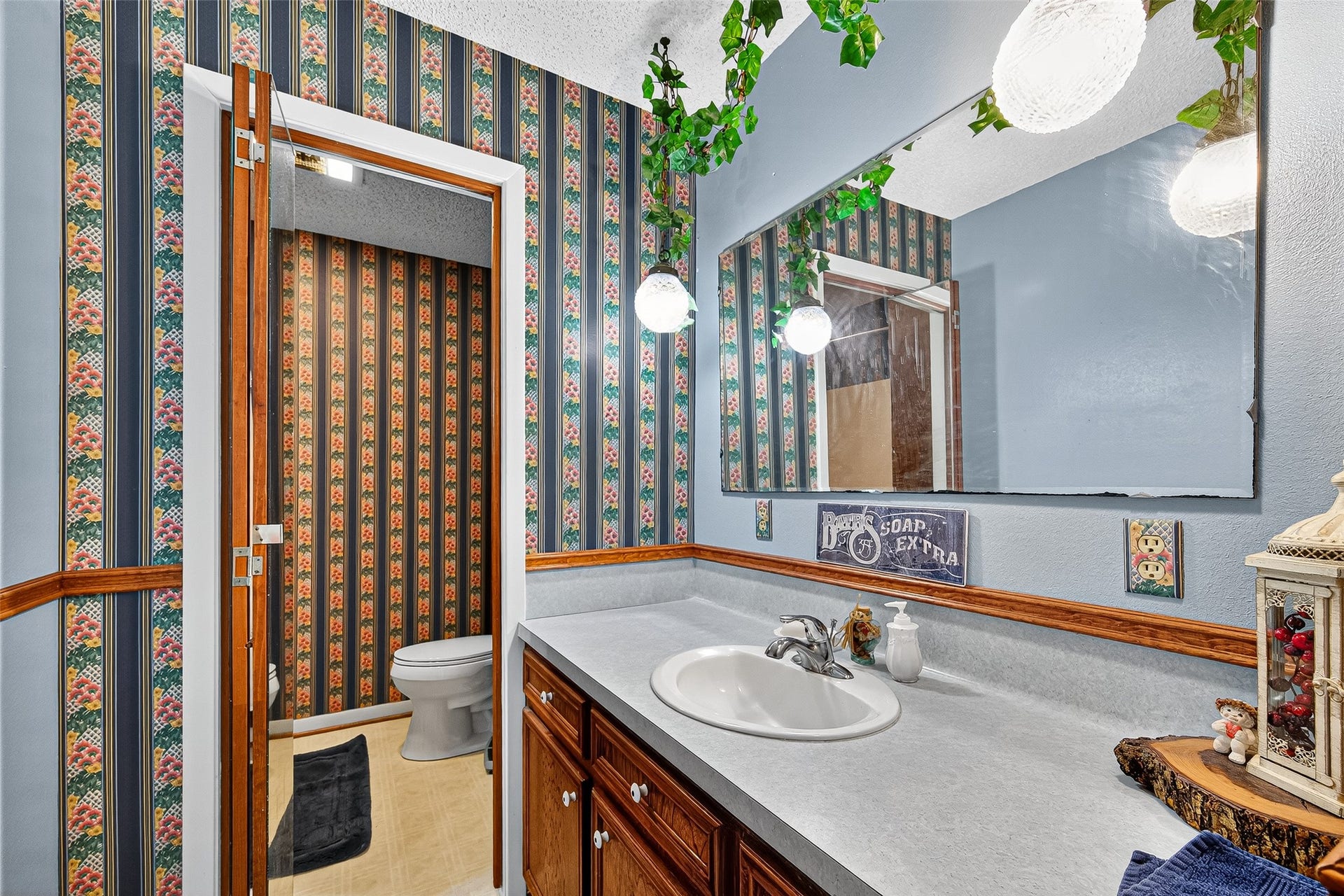 12021 7th 1/2 Street, Santa Fe, TX 77510 Second full bathroom sink