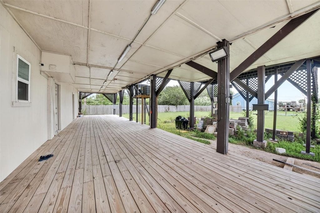 4606 Mallard Street, Hitchcock, TX 77563 Oversized Decking for Storage or Entertaining