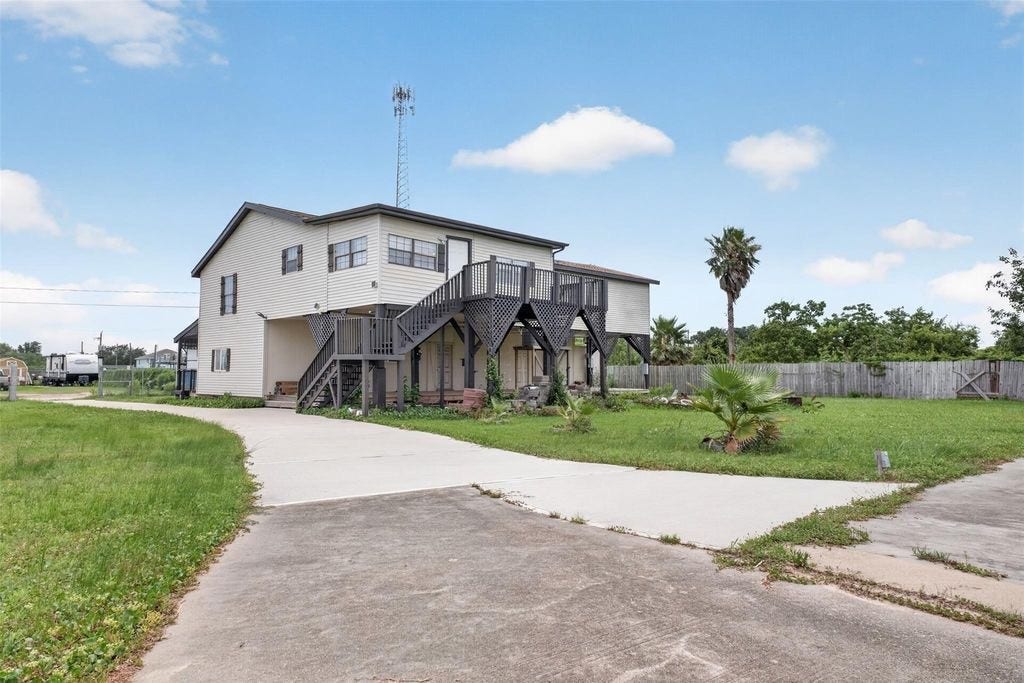 4606 Mallard Street, Hitchcock, TX 77563 Rear of Property
*2 entrances to Home*