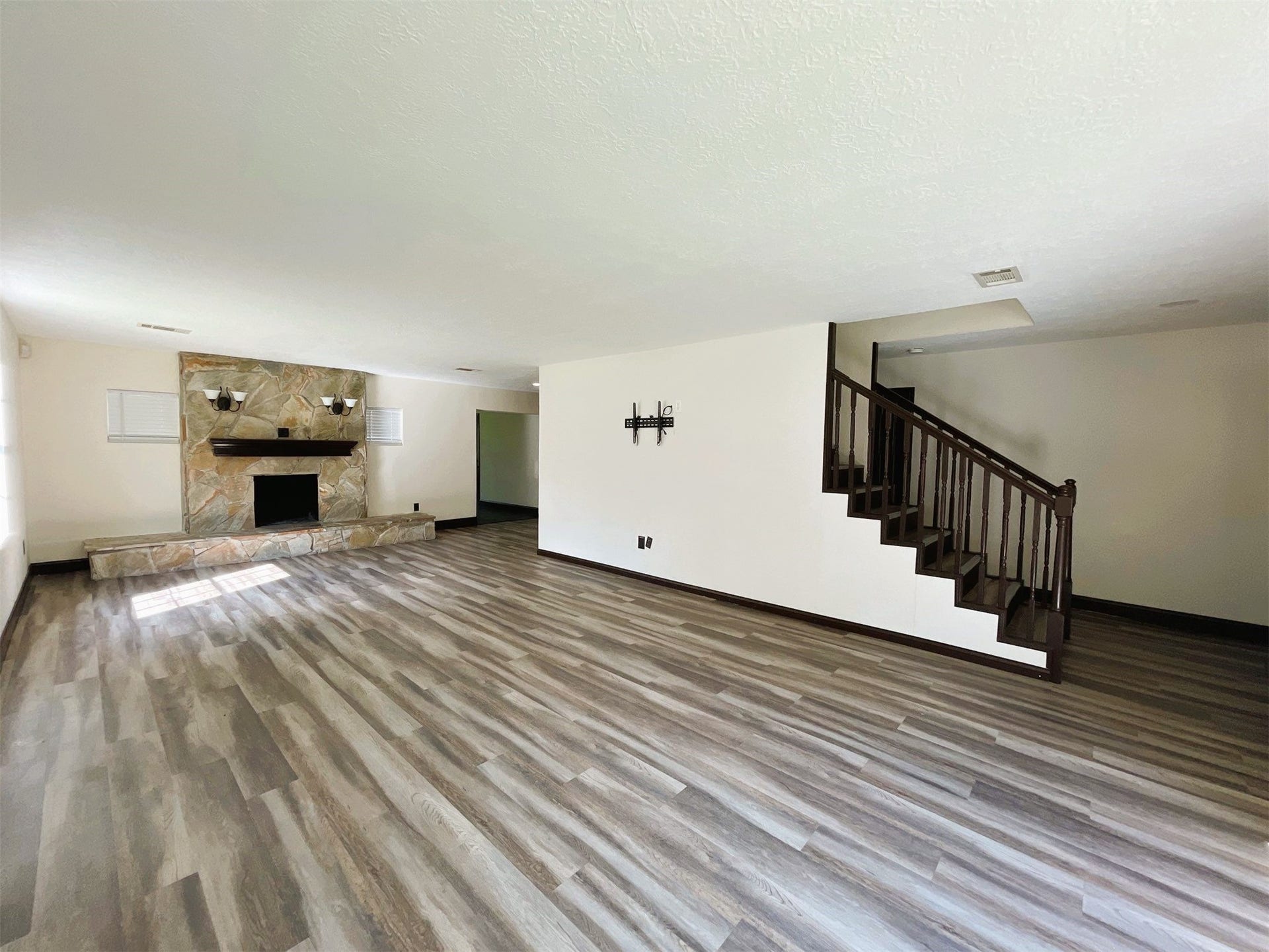 3112 Timber Lane, Dickinson, TX 77539 3112 Timber Lane, Dickinson, TX 77539