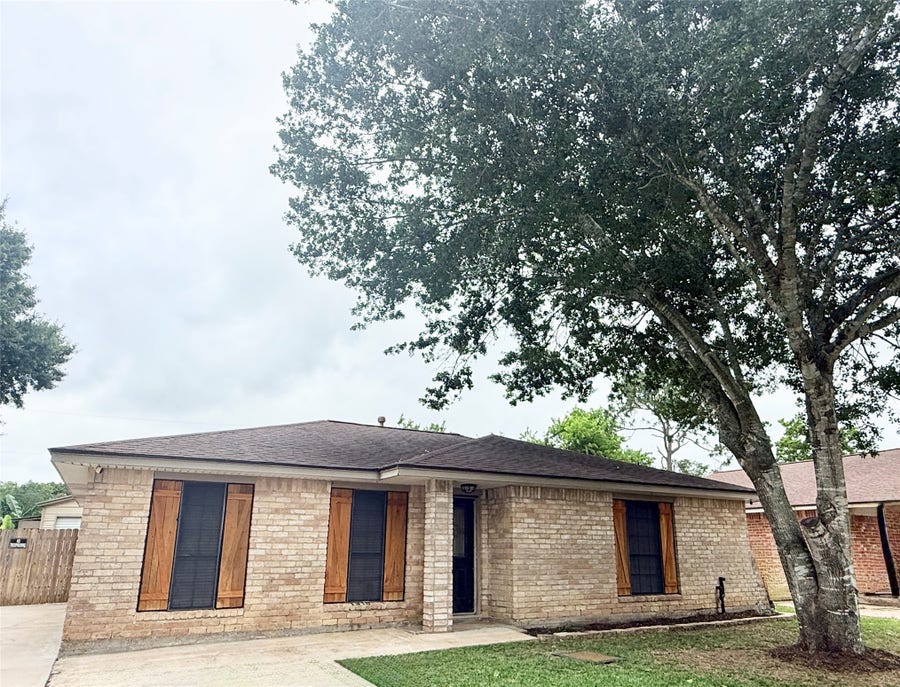 Property photo for 1310 Valley Drive, Angleton, TX