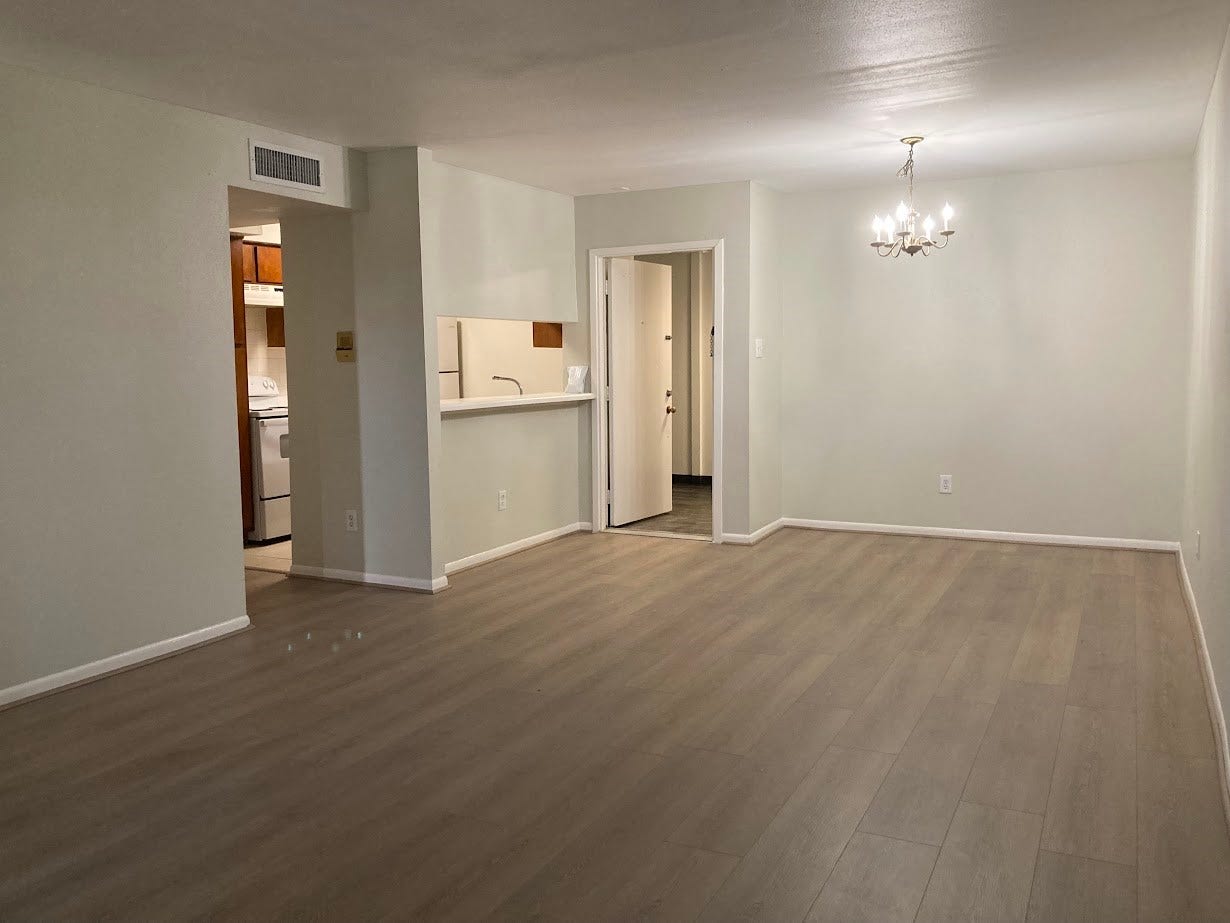 3075 Walnut Bend Lane, #33, Houston, TX 77042 This condo unit is nicely remodeled with wood like floor