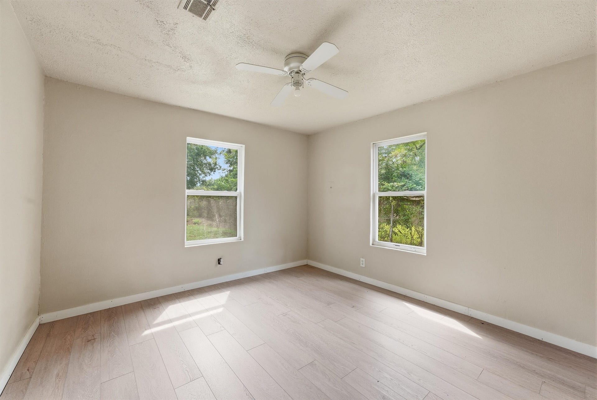 9318 Bertwood Street, Houston, TX 77016 9318 Bertwood Street, Houston, TX 77016