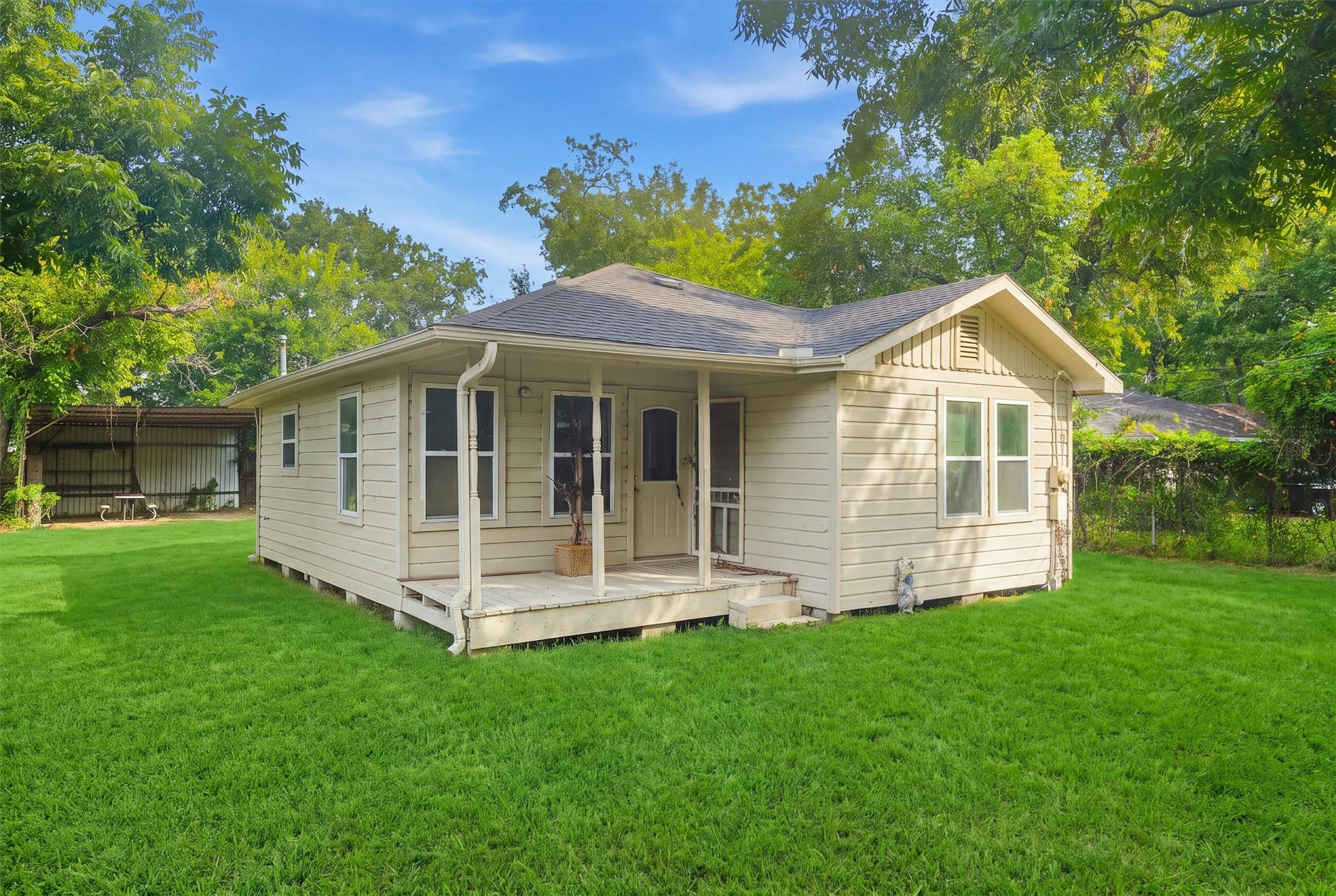 9318 Bertwood Street, Houston, TX 77016 9318 Bertwood Street, Houston, TX 77016