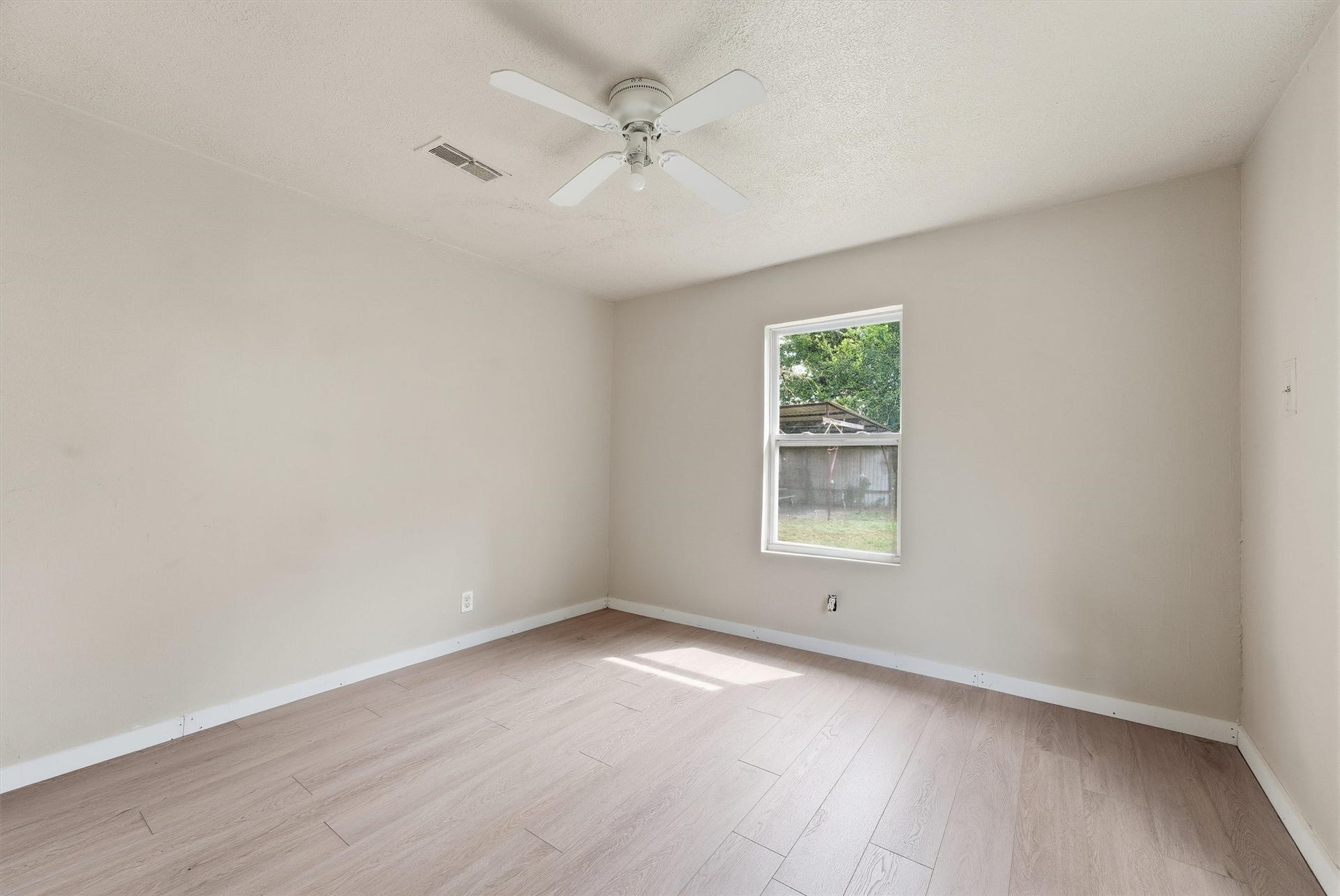 9318 Bertwood Street, Houston, TX 77016 9318 Bertwood Street, Houston, TX 77016