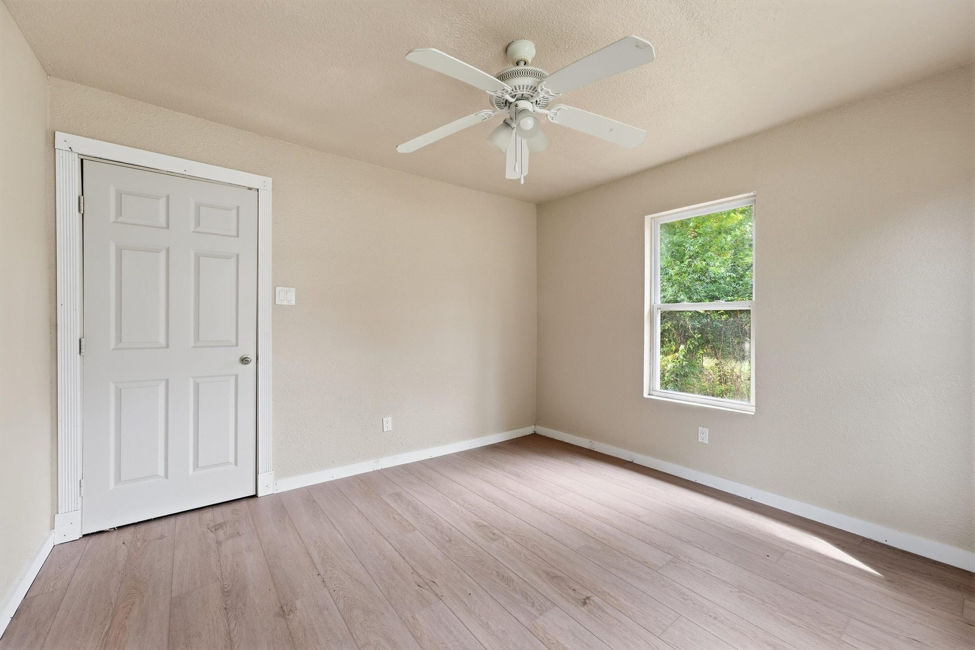 9318 Bertwood Street, Houston, TX 77016 9318 Bertwood Street, Houston, TX 77016