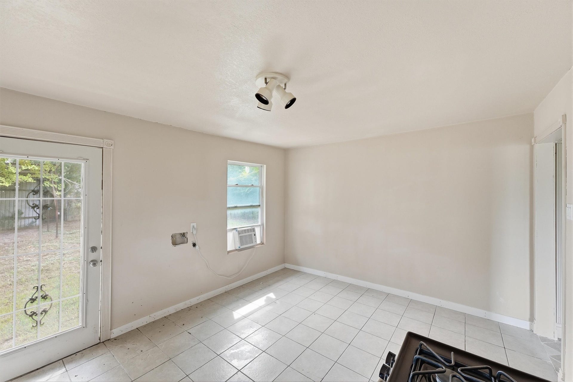 9318 Bertwood Street, Houston, TX 77016 9318 Bertwood Street, Houston, TX 77016