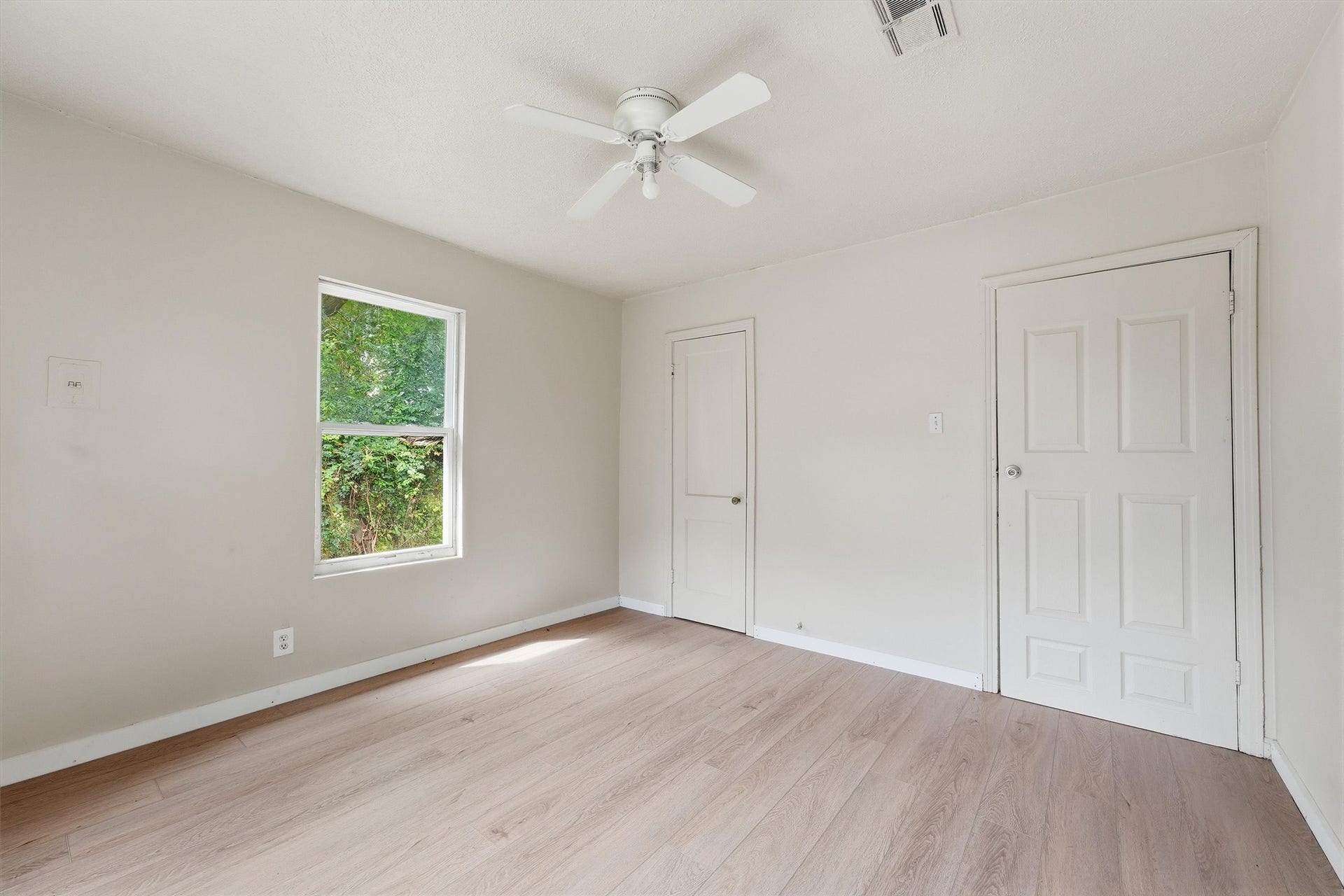 9318 Bertwood Street, Houston, TX 77016 9318 Bertwood Street, Houston, TX 77016