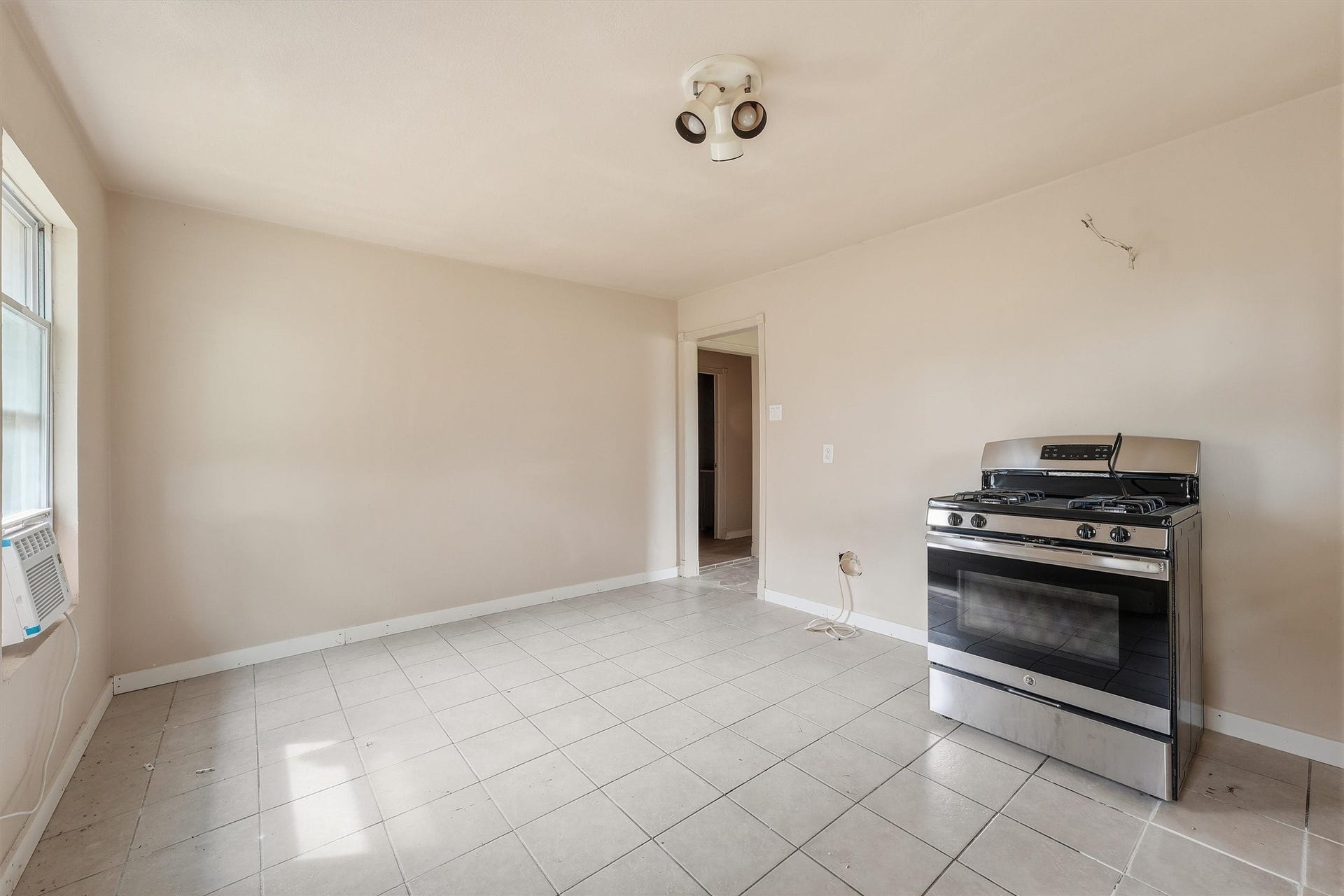 9318 Bertwood Street, Houston, TX 77016 9318 Bertwood Street, Houston, TX 77016