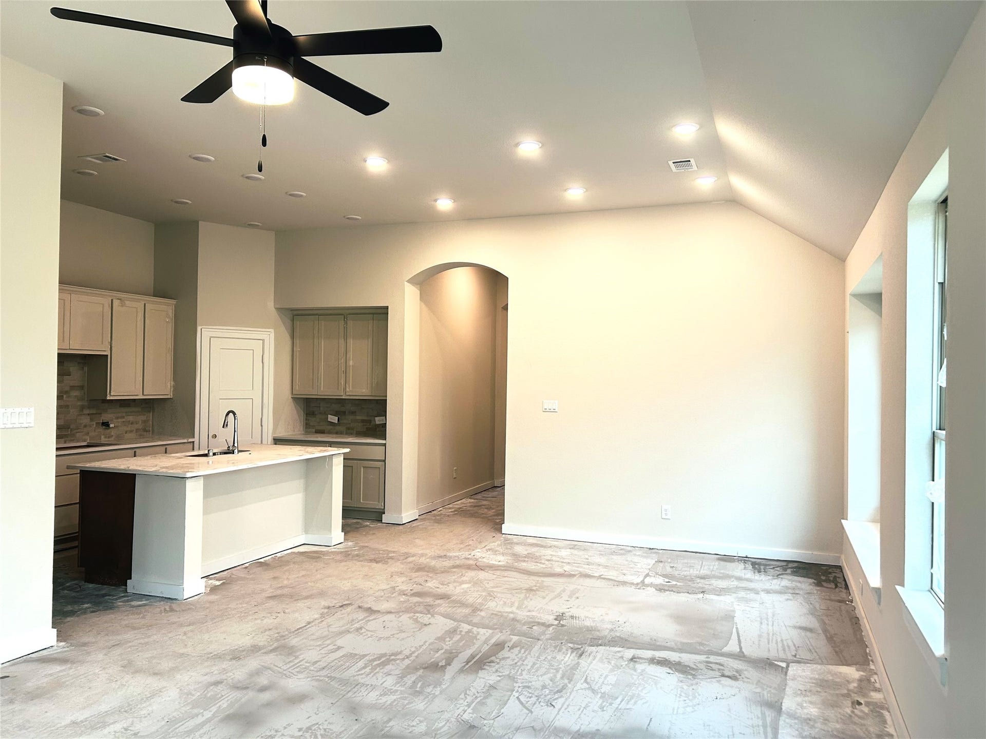High Ceilings give you a cozy feel!