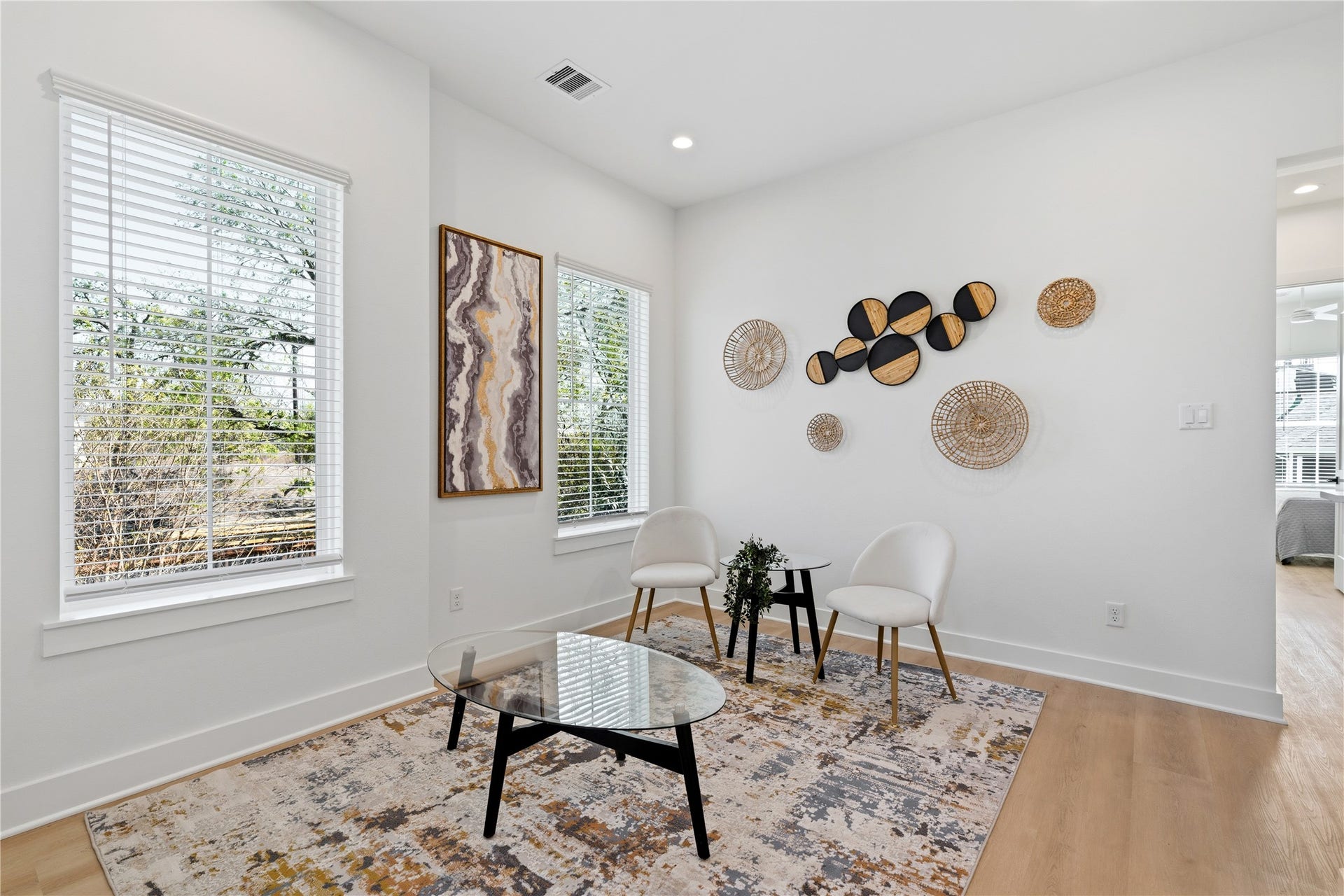 4610 Gunter Street, Houston, TX 77020 This bright secondary living area is defined by high ceilings and wide-plank vynil flooring.