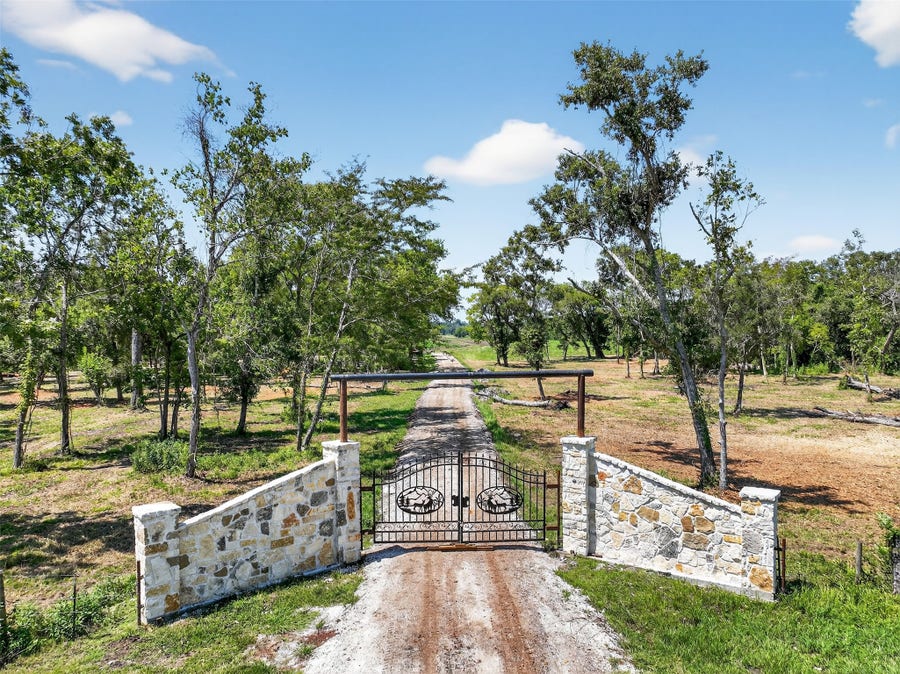 Property photo for 107 Fulbright Drive, Angleton, TX