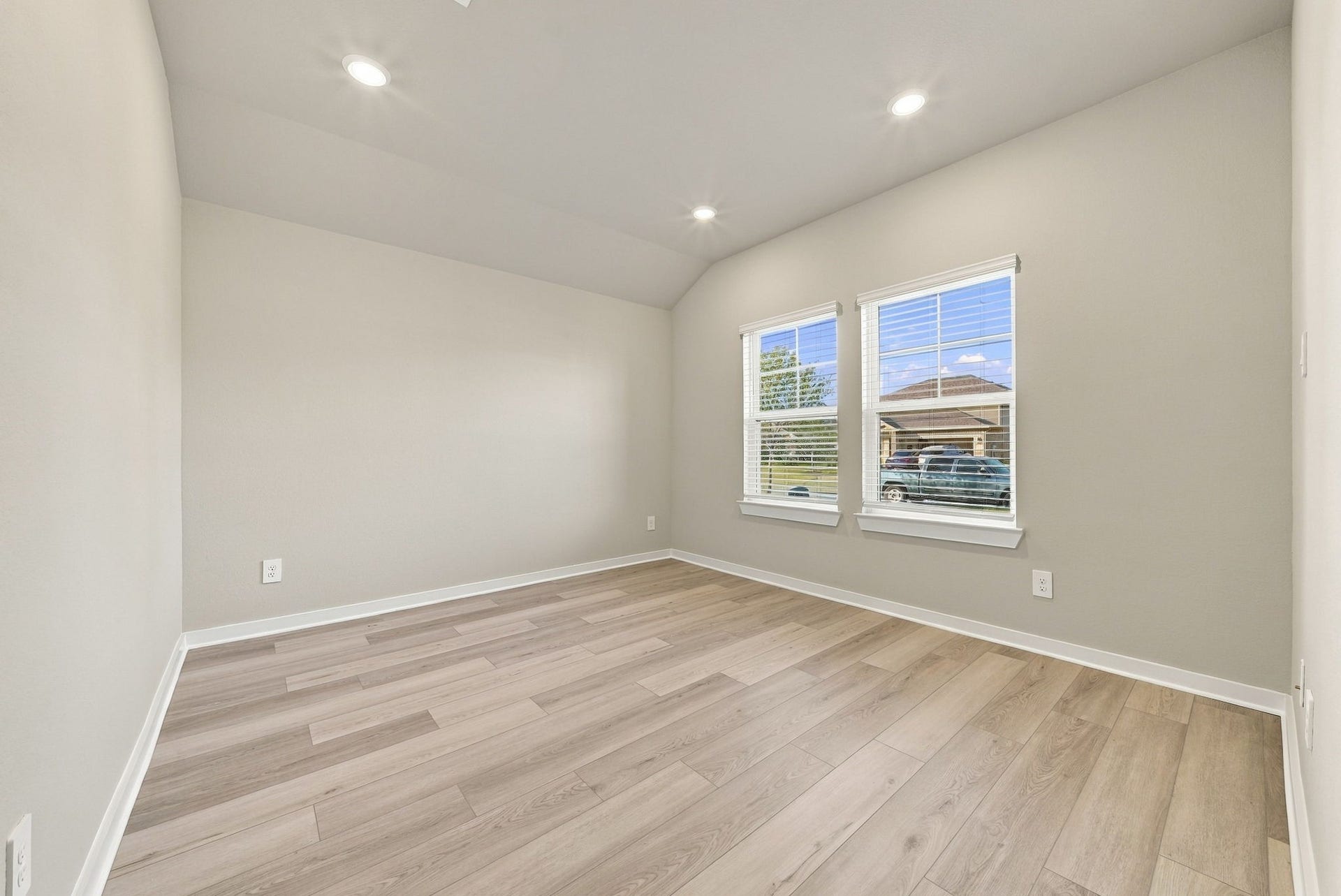 10623 Discovery Lane, Texas City, TX 77591 Office space/formal dining room