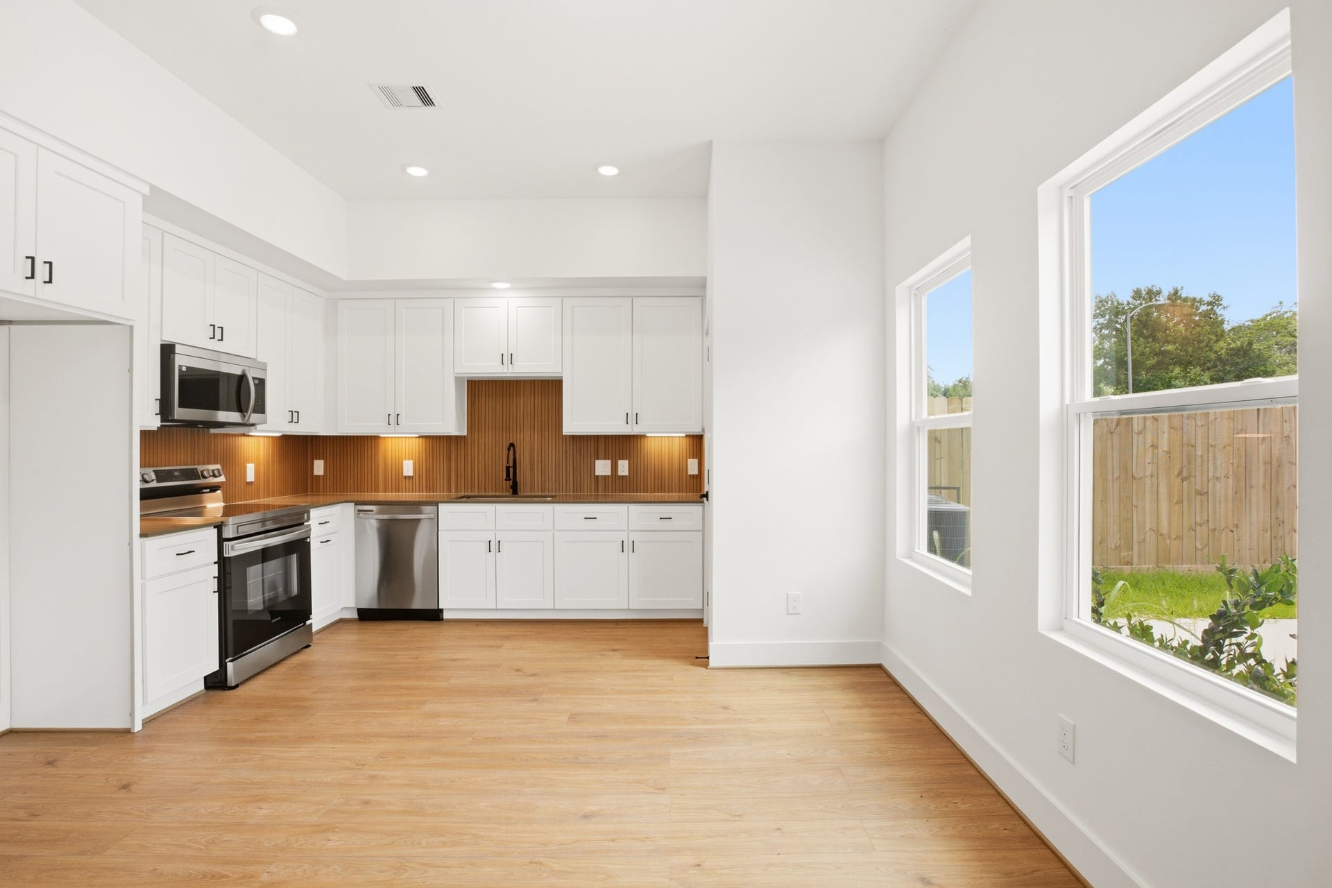 7843 Sunnyhill Street, #A-B, Houston, TX 77088 7843 Sunnyhill Street, #A-B, Houston, TX 77088