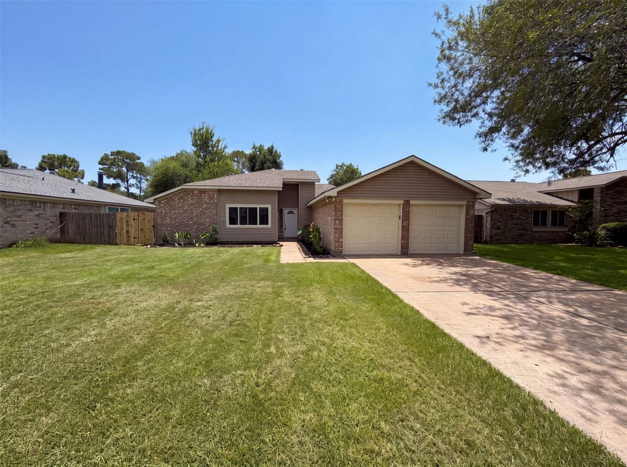 Property photo for 318 Floravista Drive, Houston, TX