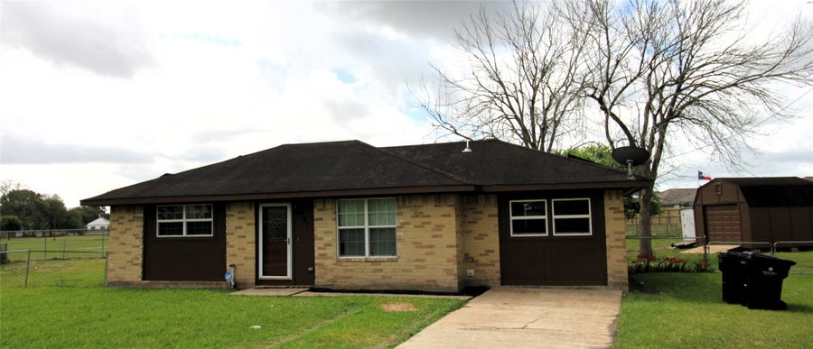 Property photo for 303 N 9th Street, Beasley, TX
