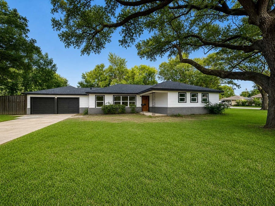 Property photo for 703 Texas Avenue, Pasadena, TX