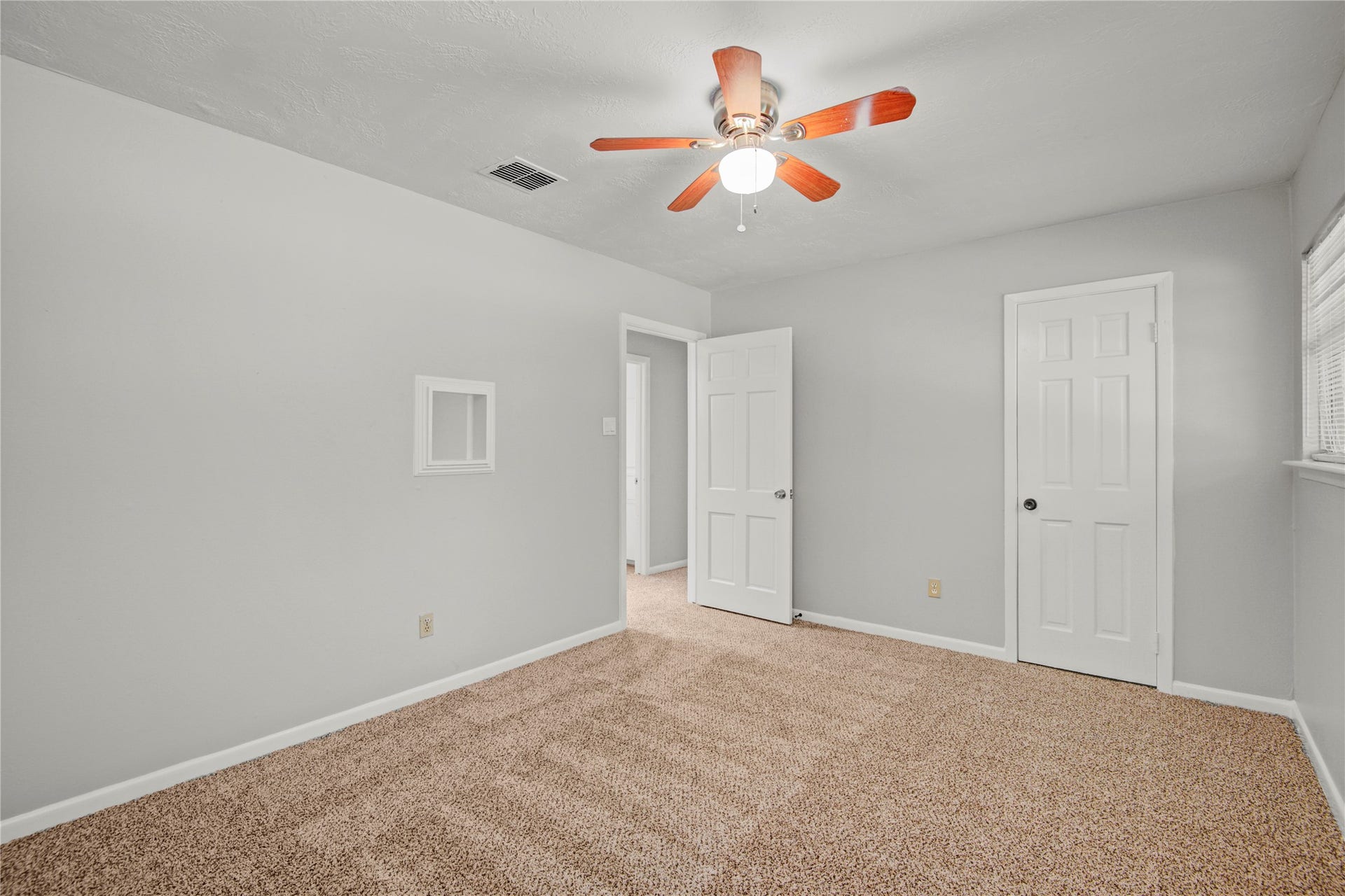 15702 Wandering Trail, Friendswood, TX 77546 15702 Wandering Trail, Friendswood, TX 77546