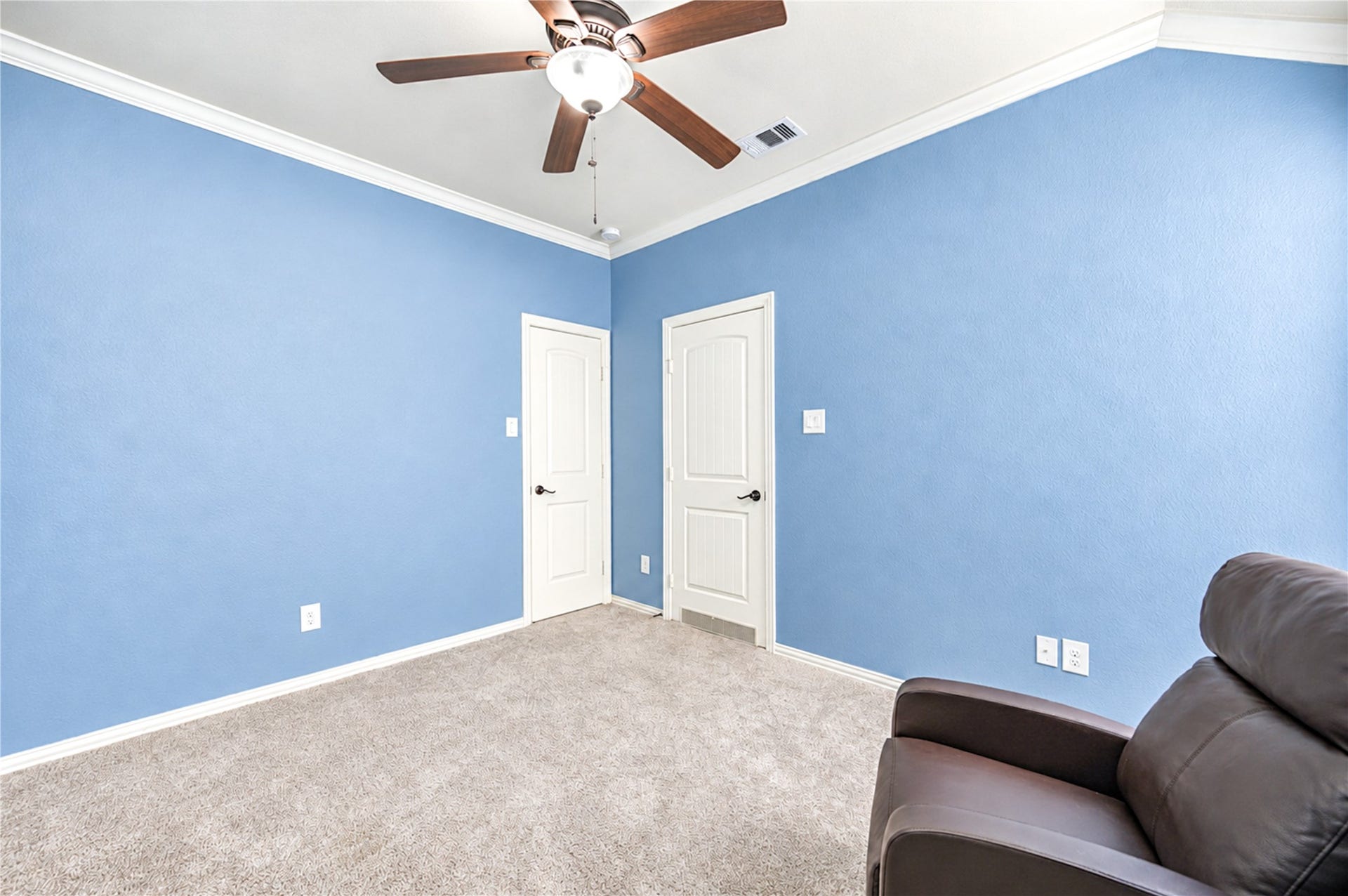 16719 Cactus Blossom Trail, Cypress, TX 77433 A second bedroom with crown molding, a ceiling fan and generous closet access.