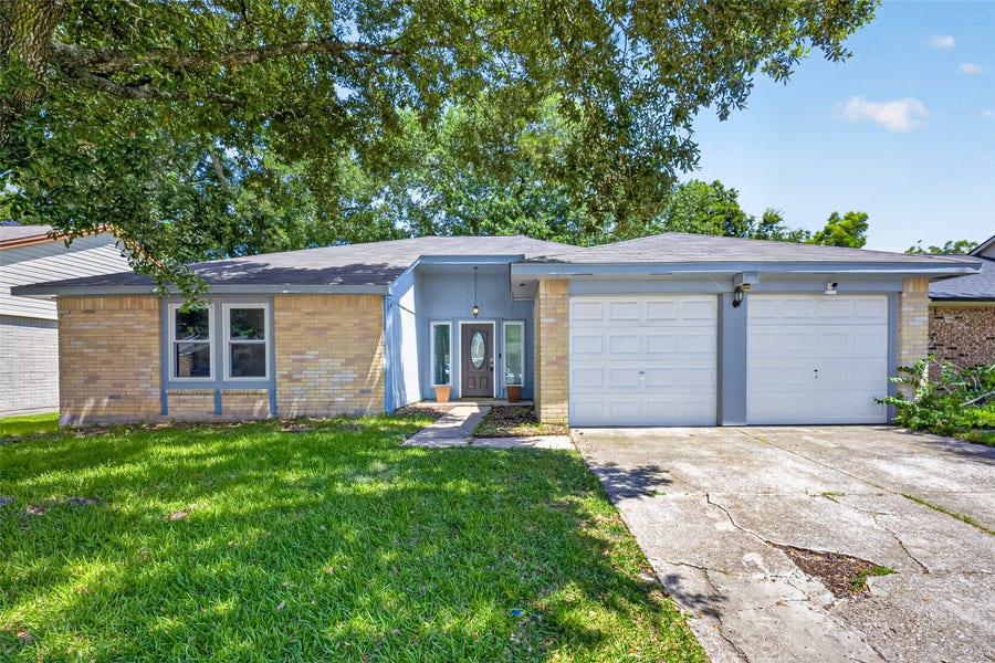 Property photo for 2527 Corral Trail, Friendswood, TX