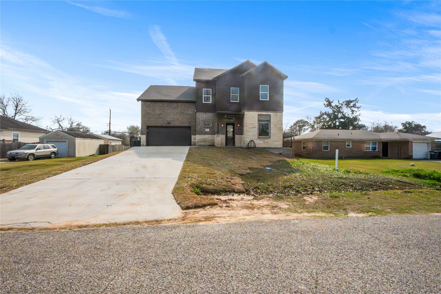 Property photo for 6413 N Ridgecrest Drive, Hitchcock, TX