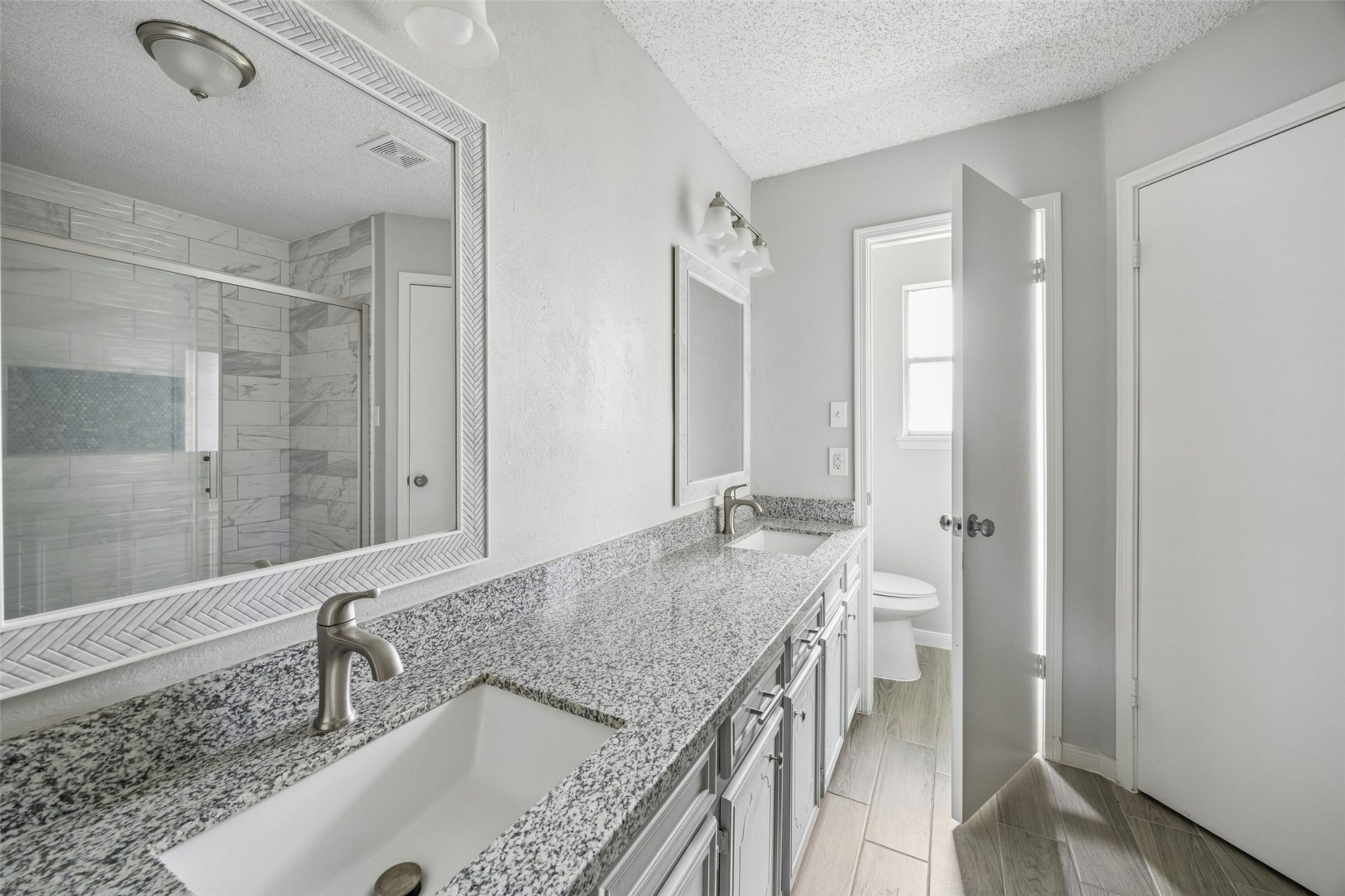 23460 Smith Road, Porter, TX 77365 Primary Ensuite Bathroom