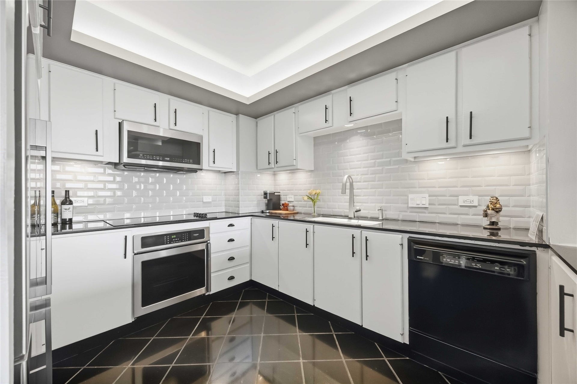 5000 Montrose Boulevard, #6A, Houston, TX 77006 The kitchen offers crisp white cabinetry, stainless steel appliances, and plenty of counter space.