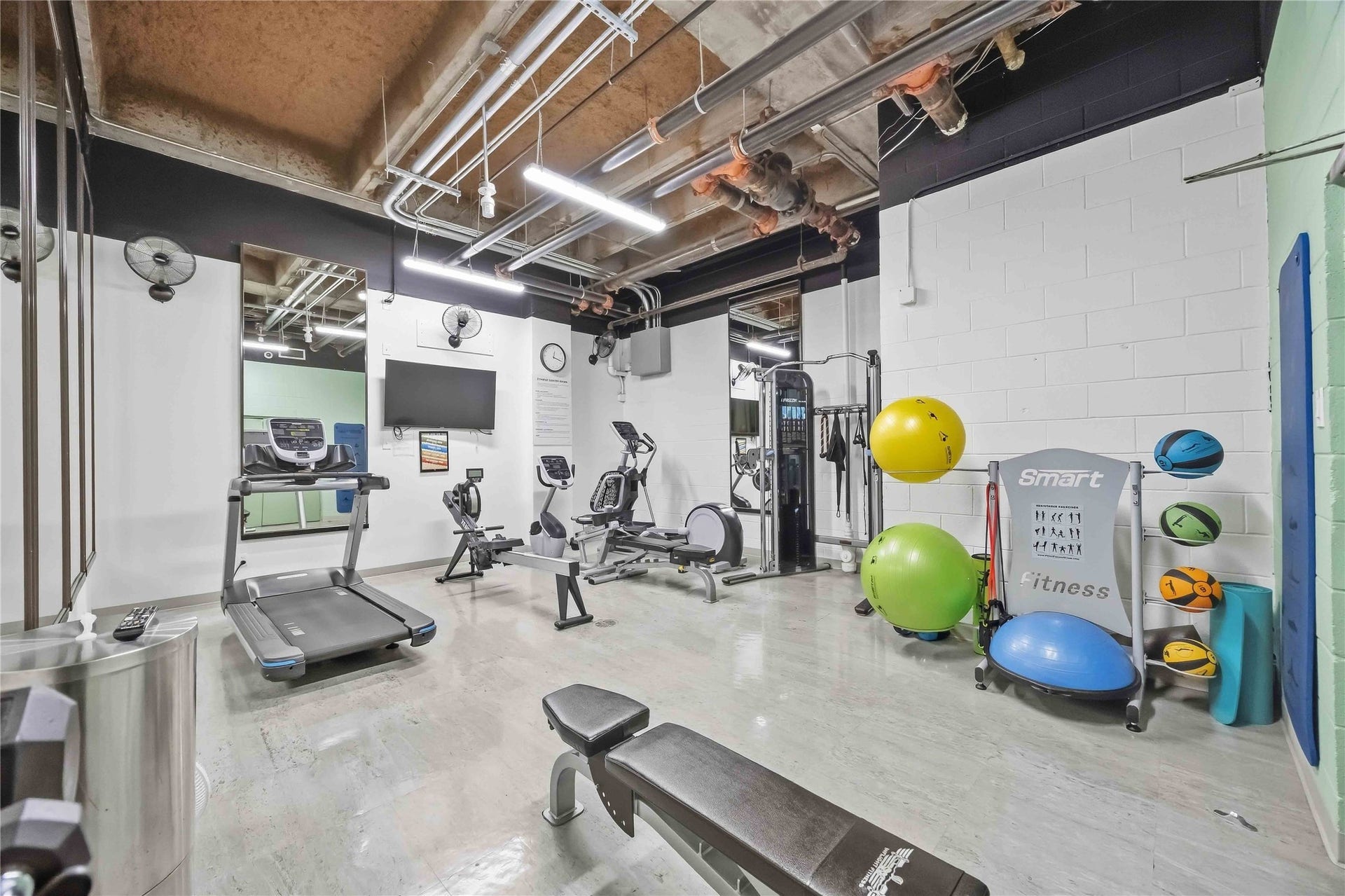 5000 Montrose Boulevard, #6A, Houston, TX 77006 The fitness center is equipped with cardio machines, weights, and space to stretch.