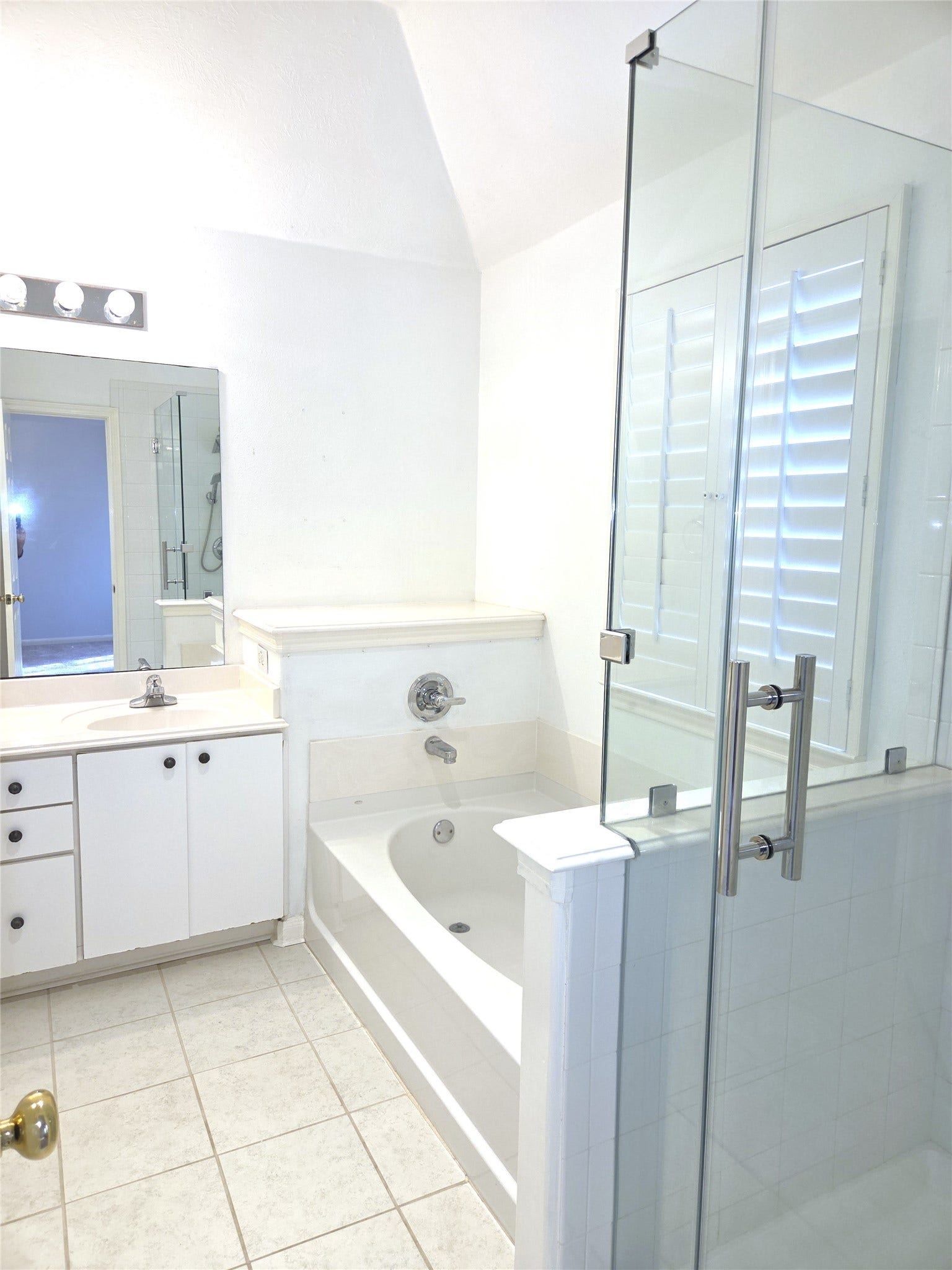 315 Plaza Del Sol Park, Houston, TX 77020 View of promaty bathroom