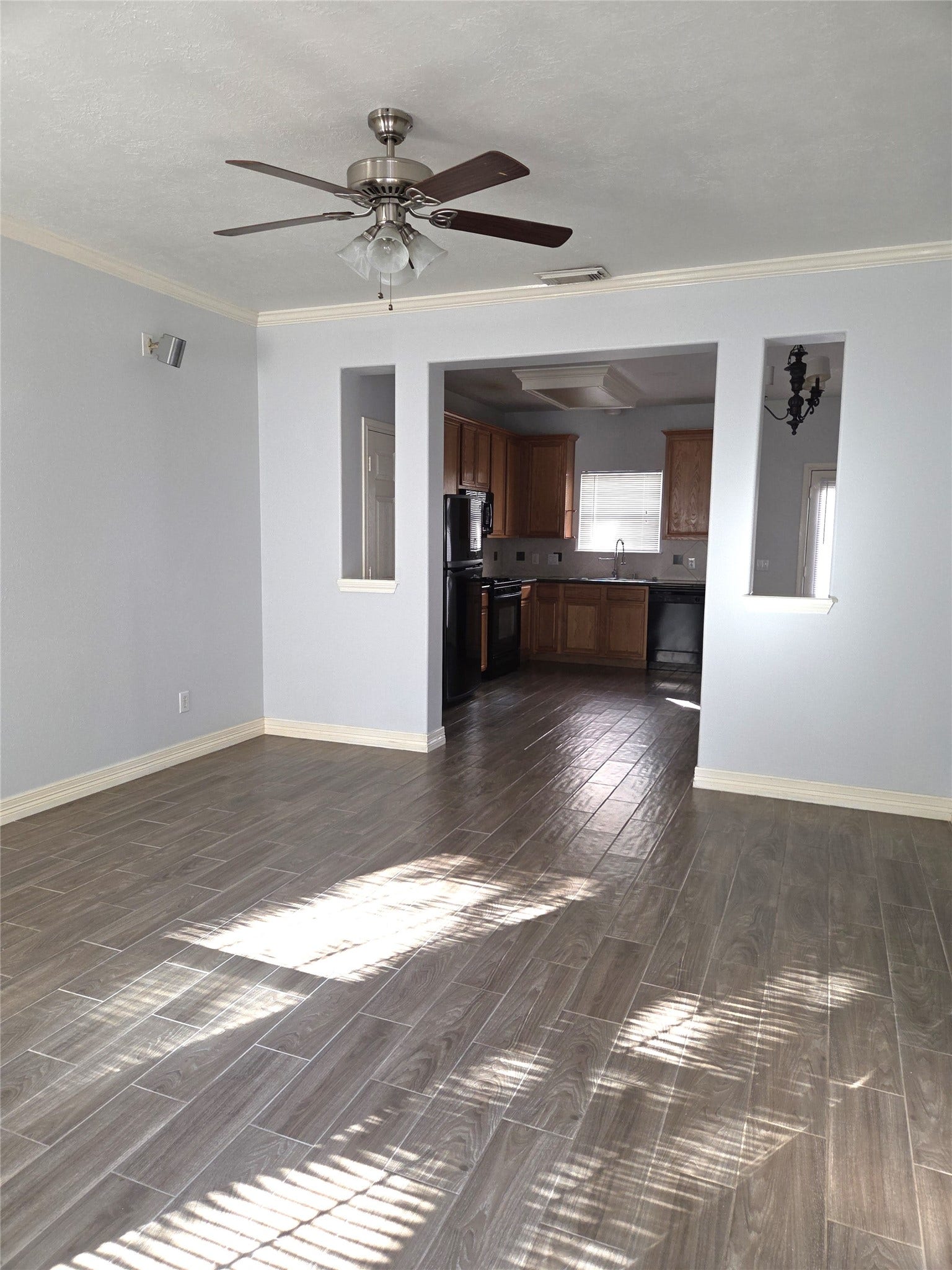 315 Plaza Del Sol Park, Houston, TX 77020 Living room