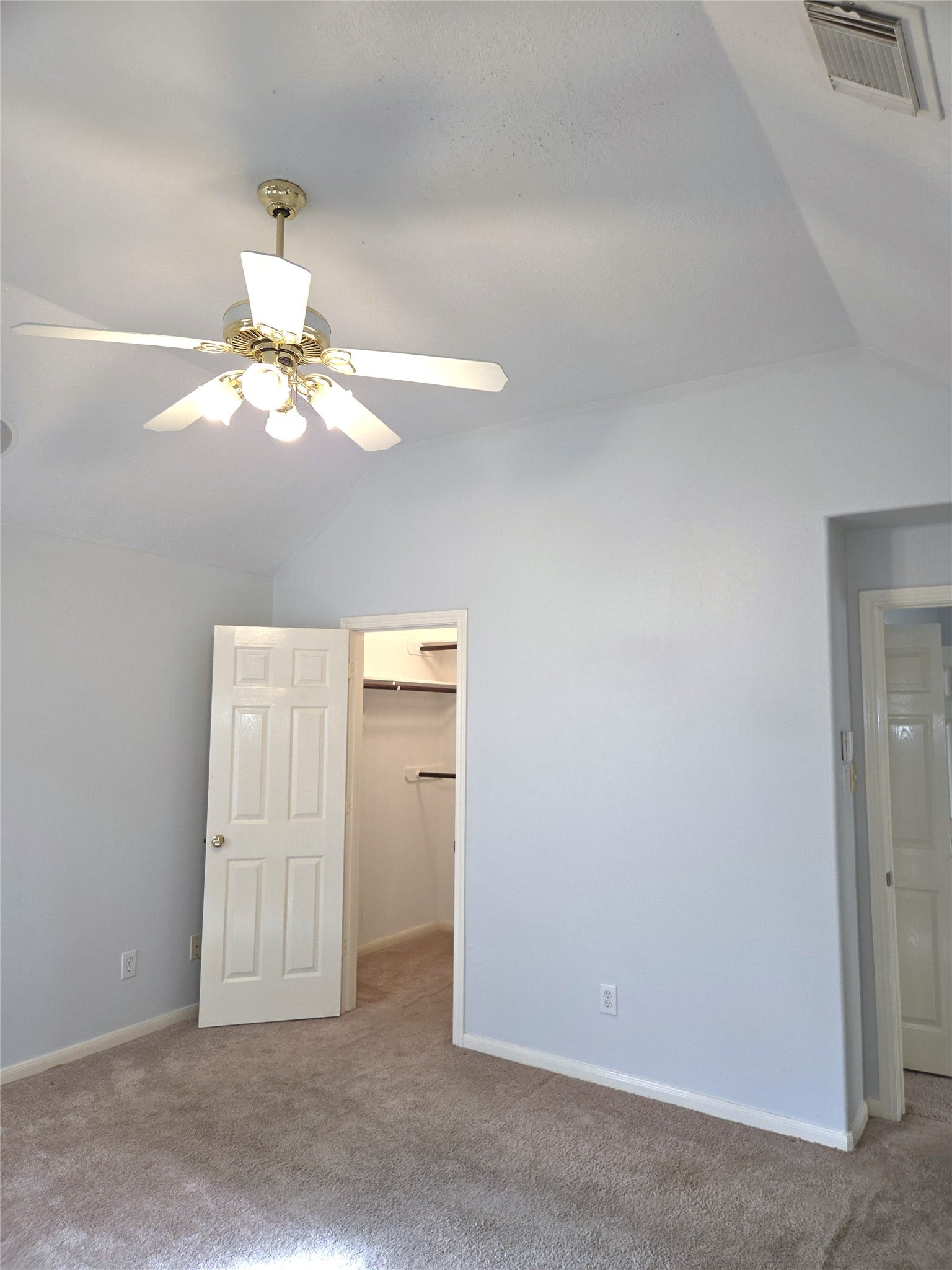 315 Plaza Del Sol Park, Houston, TX 77020 One of2 closets in primary bedroom